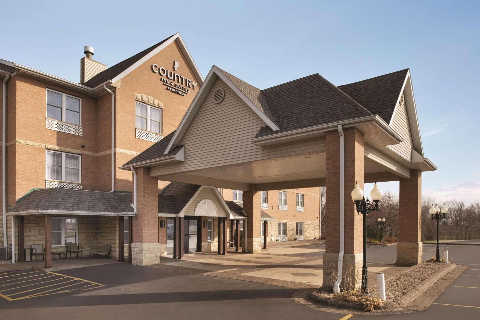 Country Inn & Suites by Radisson, Galena, IL interior in Galena, IL — gallery photo 2
