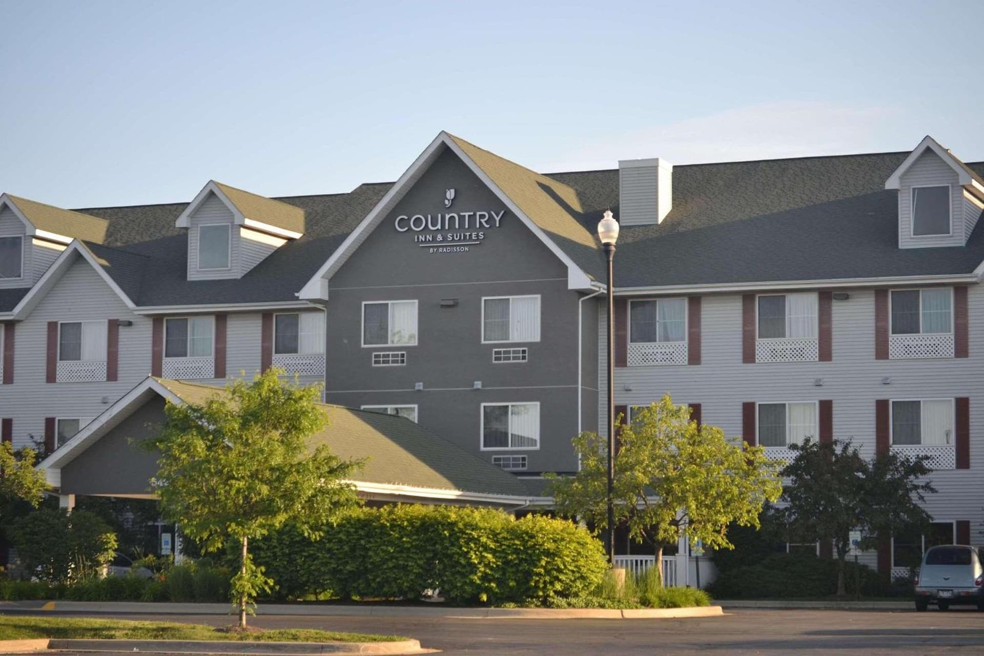 Country Inn & Suites by Radisson, Gurnee, IL featured exterior or lobby in Gurnee, IL — similar hotel