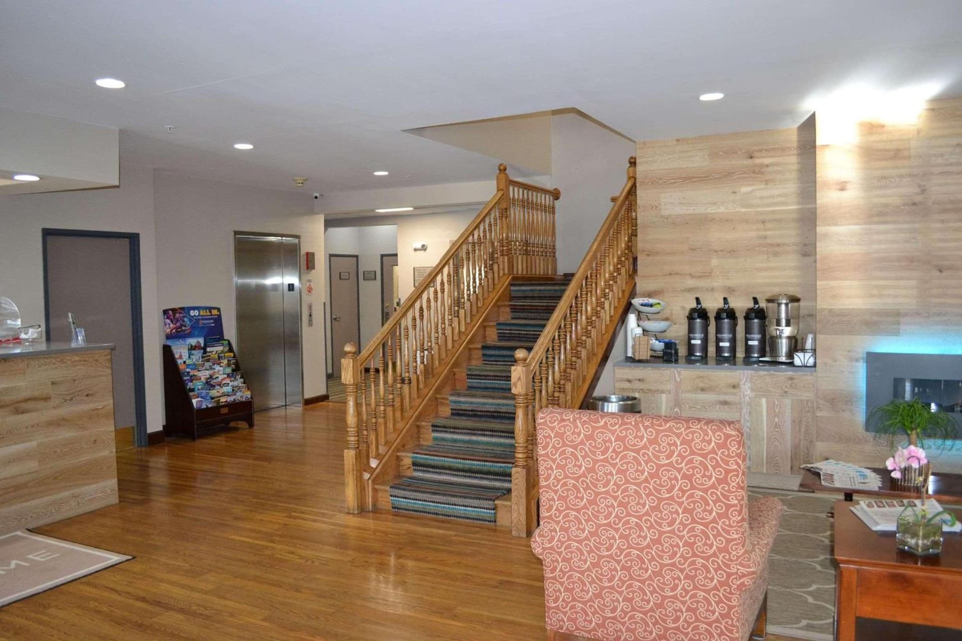 Country Inn & Suites by Radisson, Gurnee, IL interior in Gurnee, IL — gallery photo 2