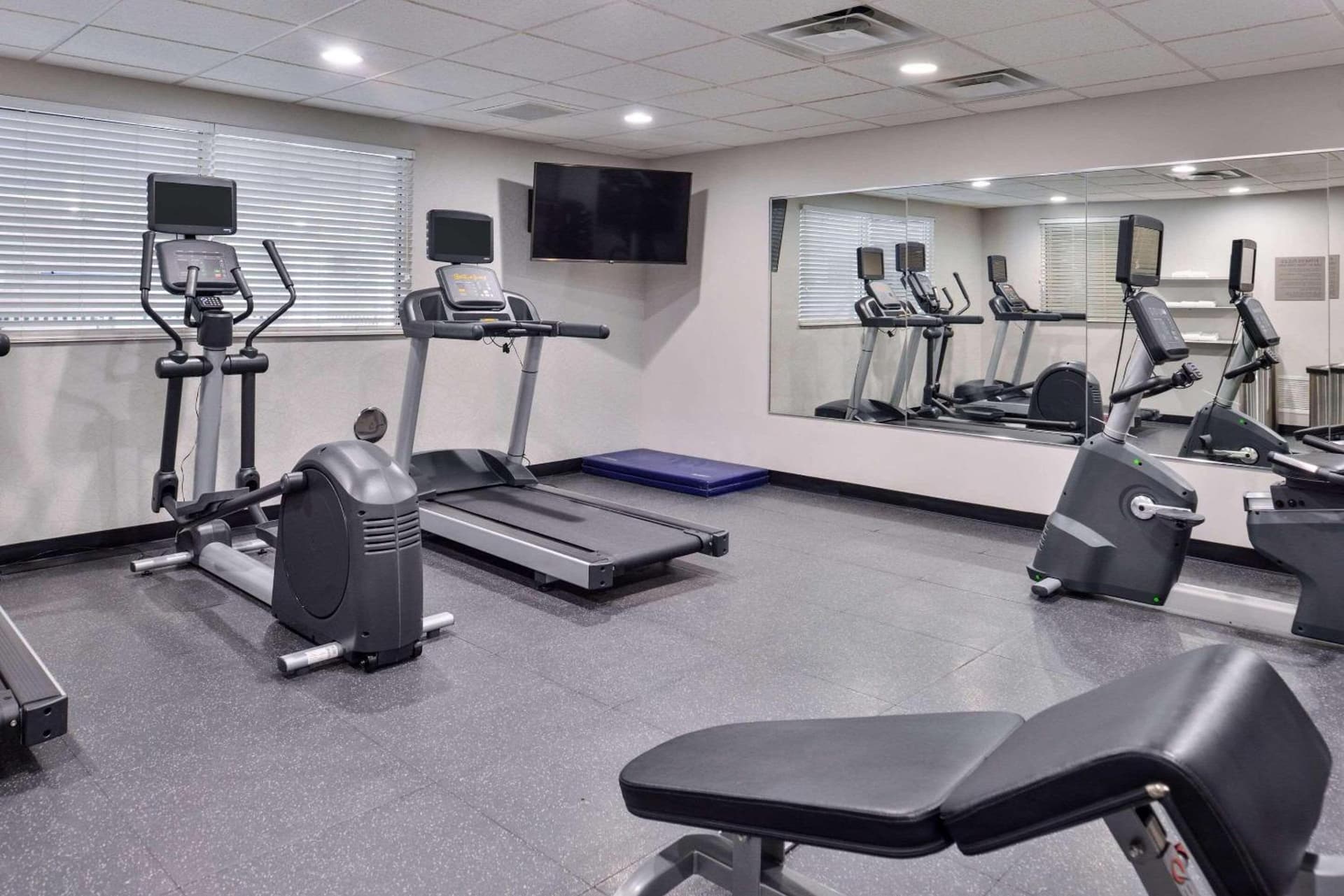 Country Inn & Suites by Radisson, Tinley Park, IL gallery photo in Tinley Park, IL — image 74