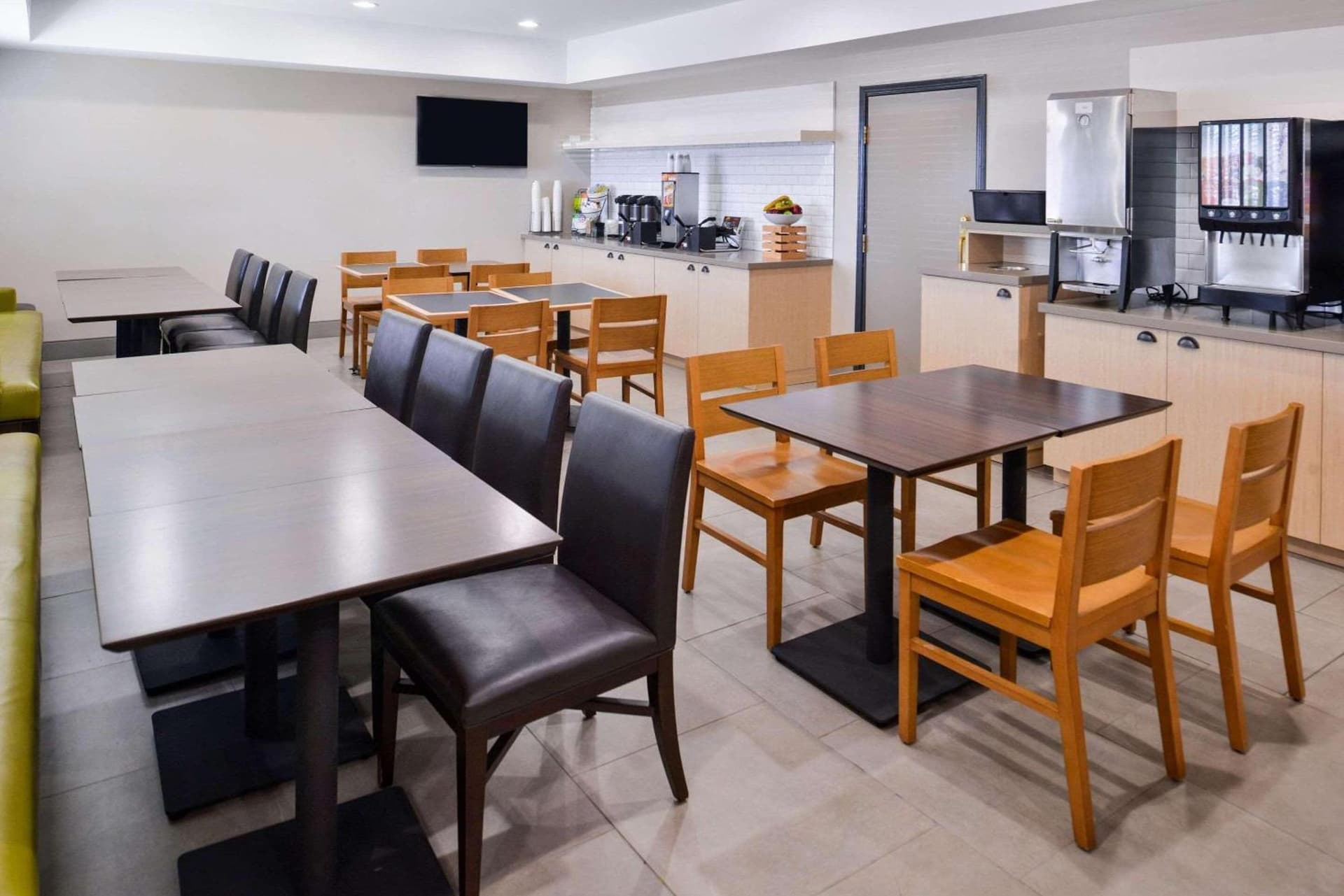 Country Inn & Suites by Radisson, Tinley Park, IL gallery photo in Tinley Park, IL — image 41