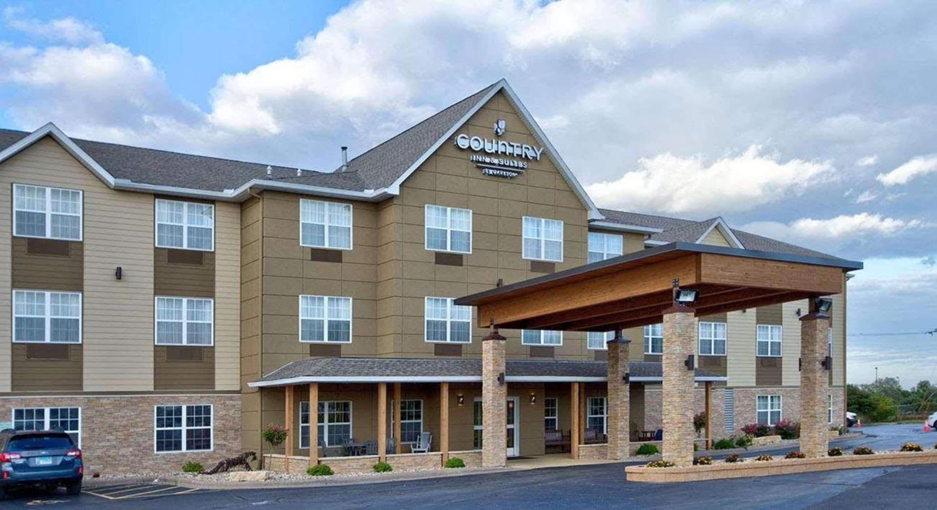 Country Inn & Suites by Radisson, Moline Airport interior in Moline, IL — gallery photo 2