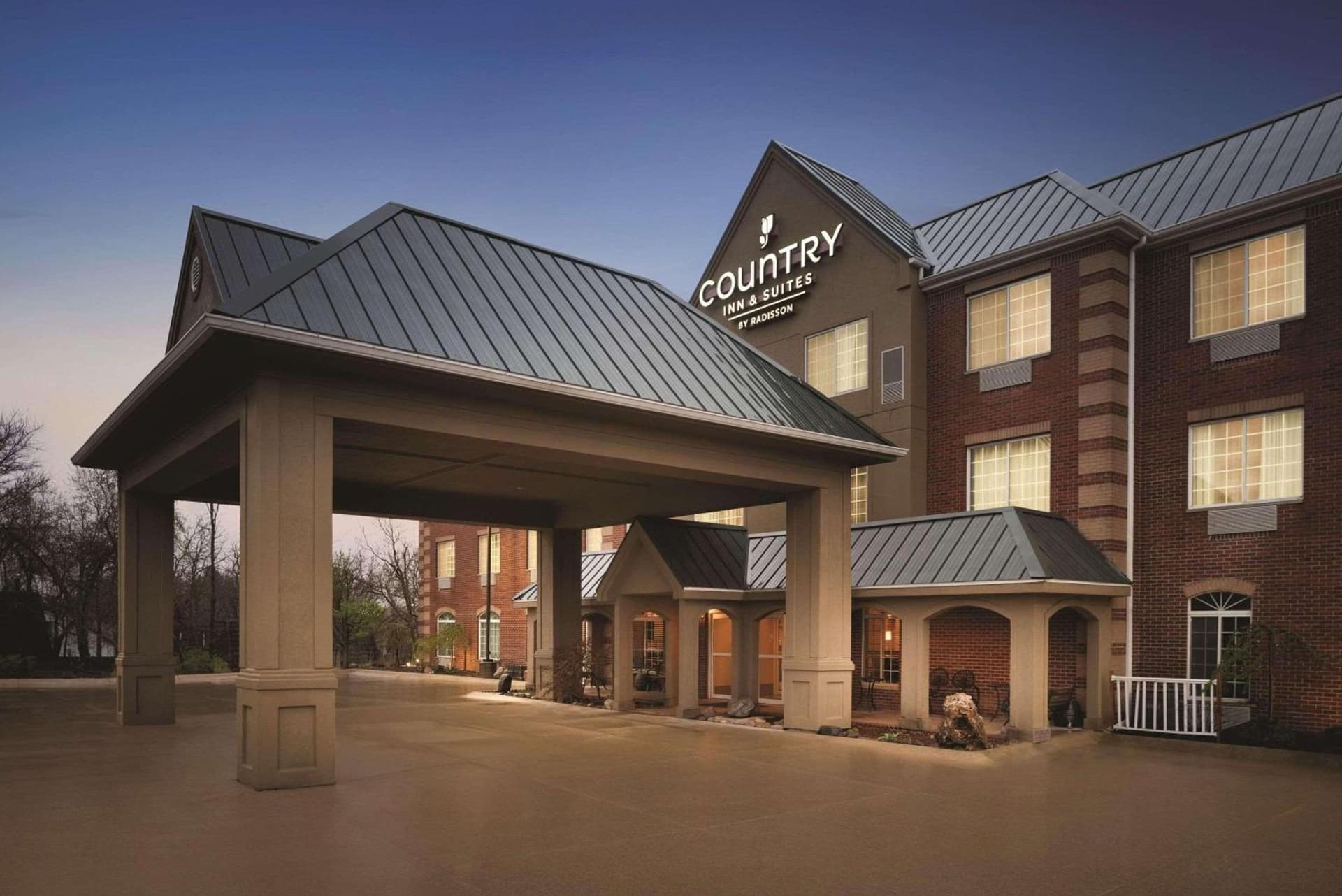 Country Inn & Suites by Radisson, Valparaiso, IN featured exterior or lobby in Valparaiso, IN — similar hotel