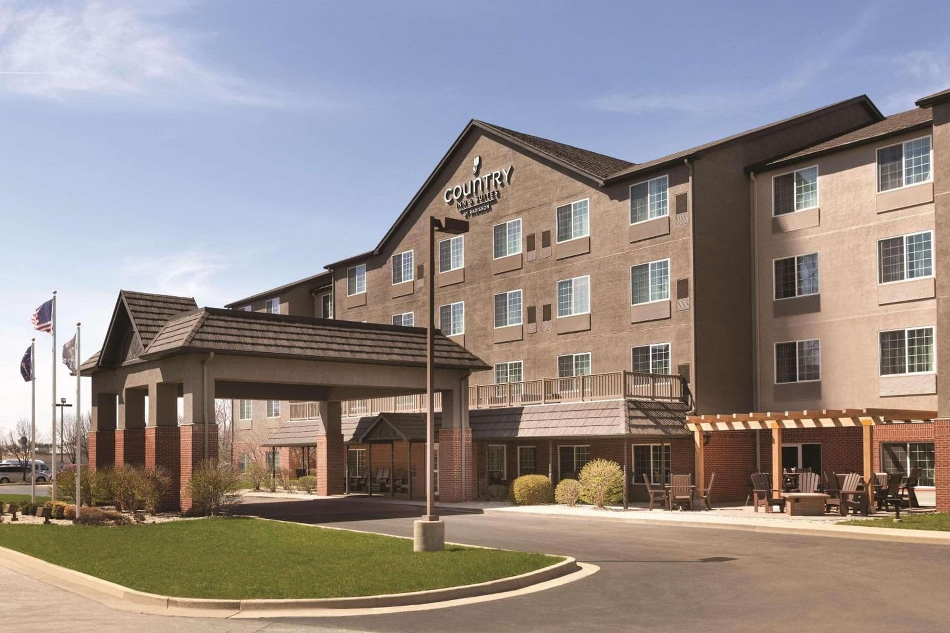 Country Inn & Suites by Radisson, Indianapolis Airport South, IN featured exterior or lobby in Indianapolis, IN — similar hotel