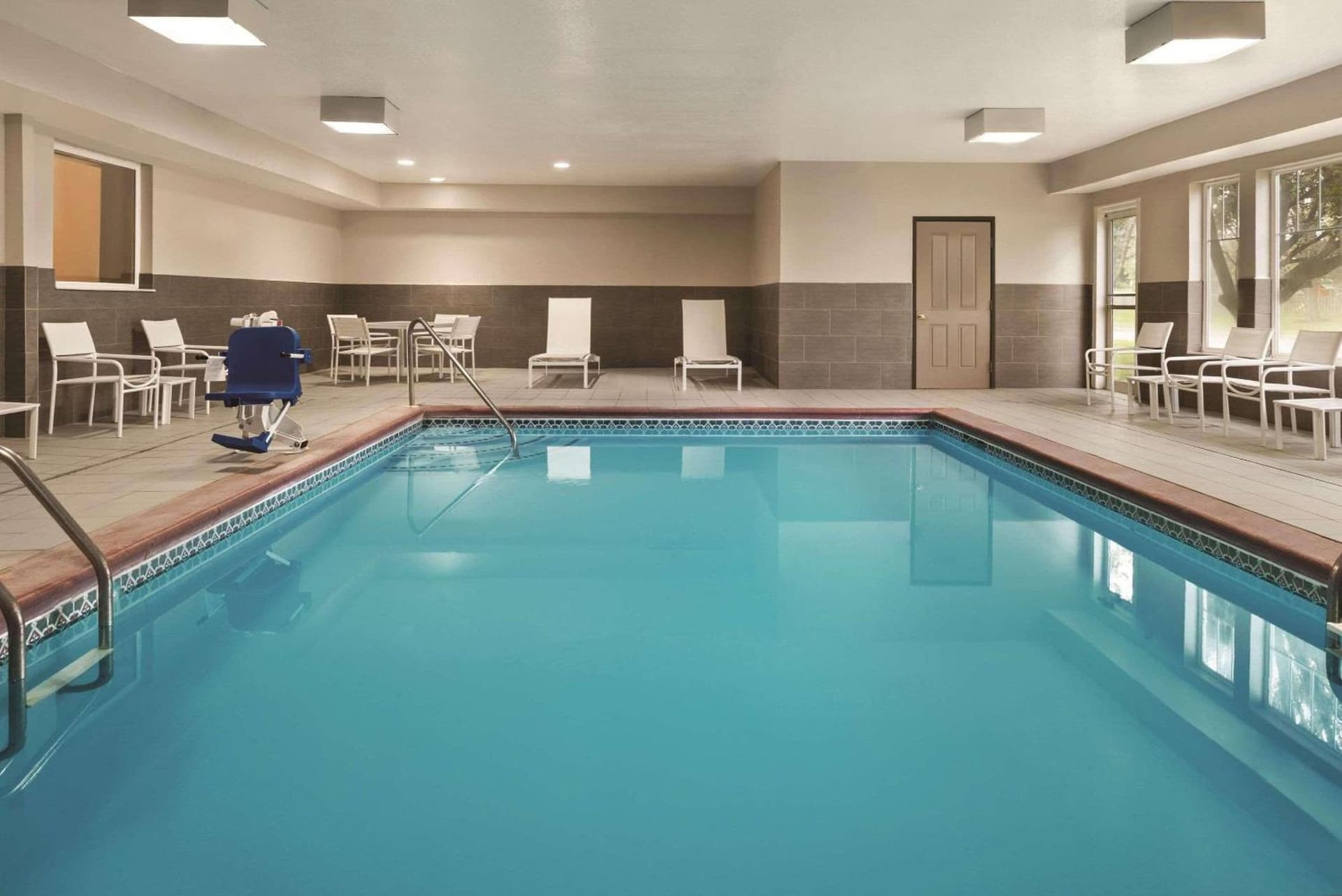 Country Inn & Suites by Radisson, Indianapolis South, IN gallery photo in Indianapolis, IN — image 14