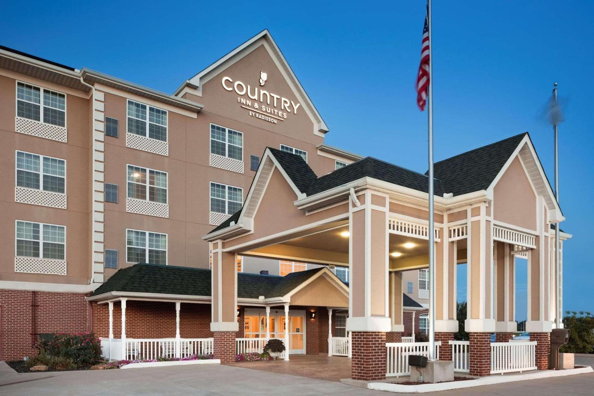Country Inn & Suites by Radisson, Bowling Green, KY interior in Bowling Green, KY — gallery photo 2