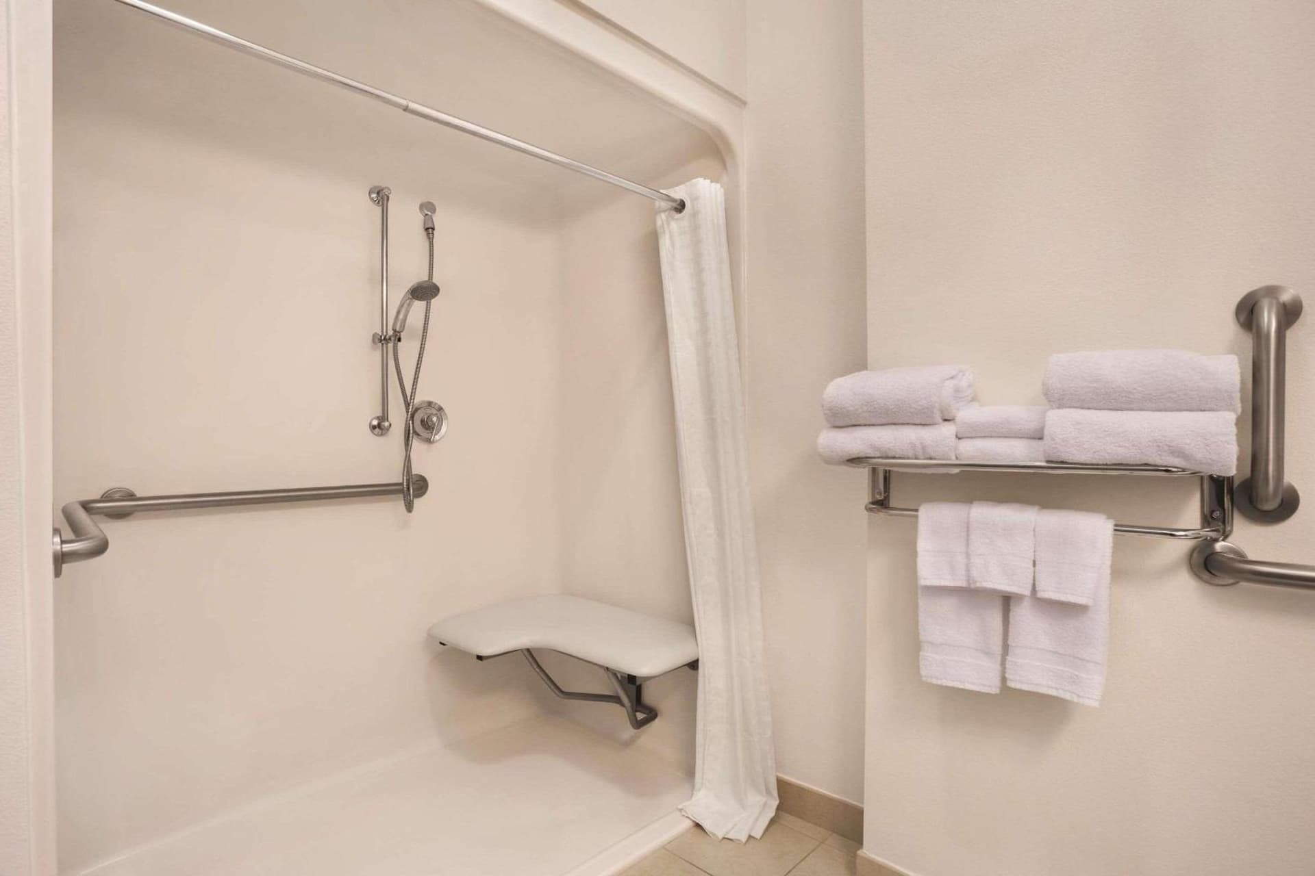 Country Inn & Suites by Radisson, Bowling Green, KY interior in Bowling Green, KY — gallery photo 2
