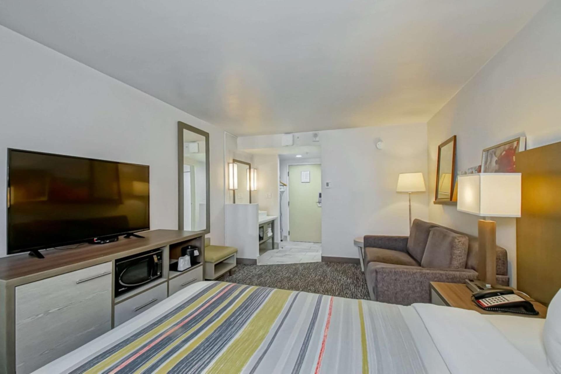 Country Inn & Suites by Radisson, New Orleans I-10 East, LA gallery photo in New Orleans, LA — image 21