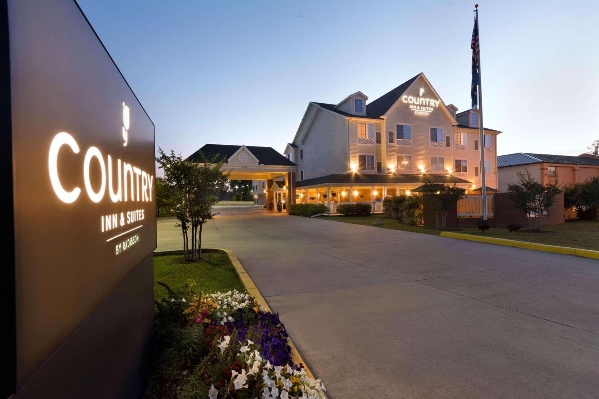 Country Inn & Suites by Radisson, Covington, LA featured exterior or lobby in Covington, LA — similar hotel