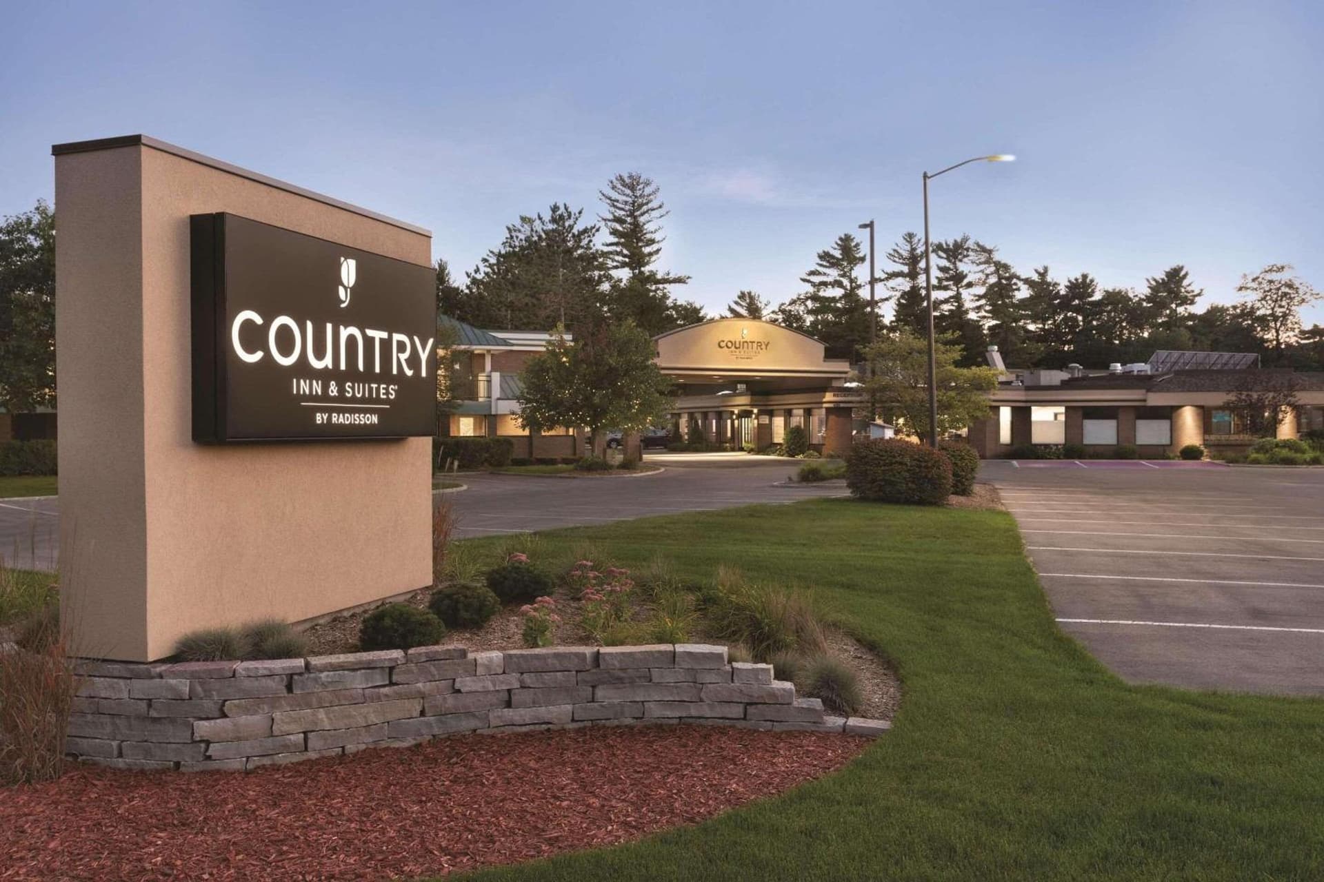 Country Inn & Suites by Radisson, Traverse City, MI interior in Traverse City, MI — gallery photo 2