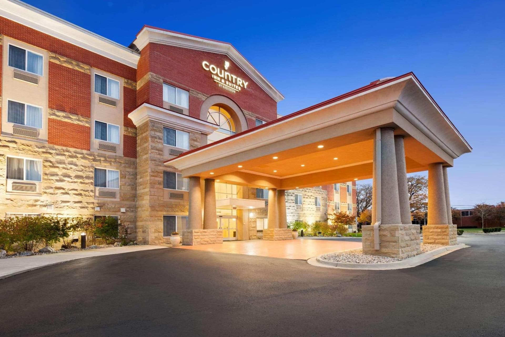 Country Inn & Suites by Radisson, Dearborn, MI interior in Dearborn, MI — gallery photo 2
