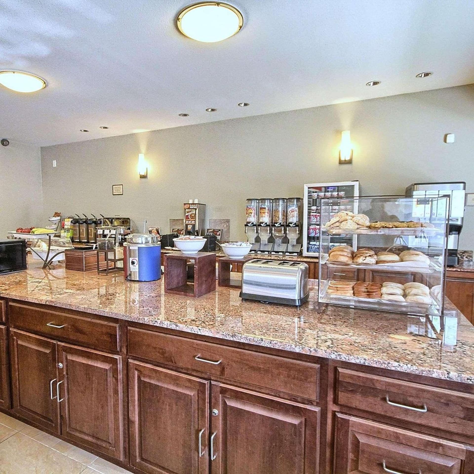 Country Inn & Suites by Radisson, Dearborn, MI gallery photo in Dearborn, MI — image 53