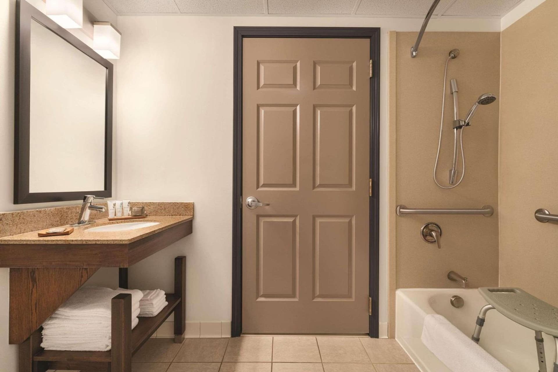 Country Inn & Suites by Radisson, Grand Rapids East, MI gallery photo in Grand Rapids, MI — image 11