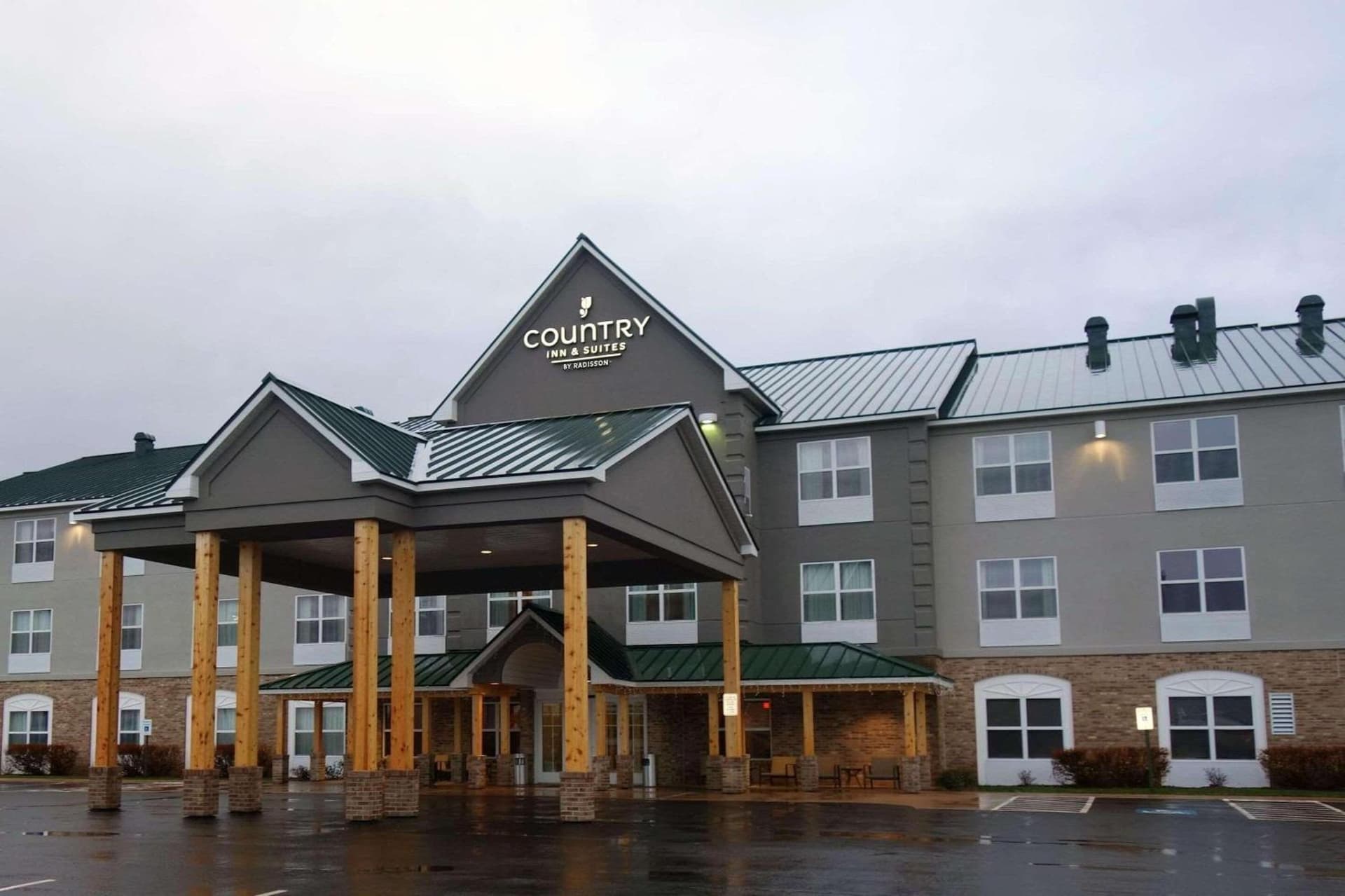 Country Inn & Suites by Radisson, Houghton, MI featured exterior or lobby in Houghton, MI — similar hotel