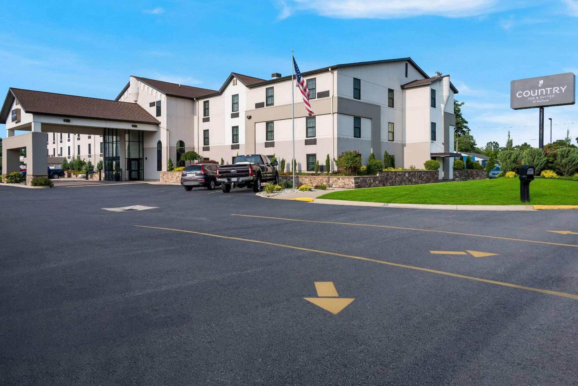 Country Inn & Suites by Radisson, Grandville-Grand Rapids West, MI featured exterior or lobby in Grandville, MI — similar hotel