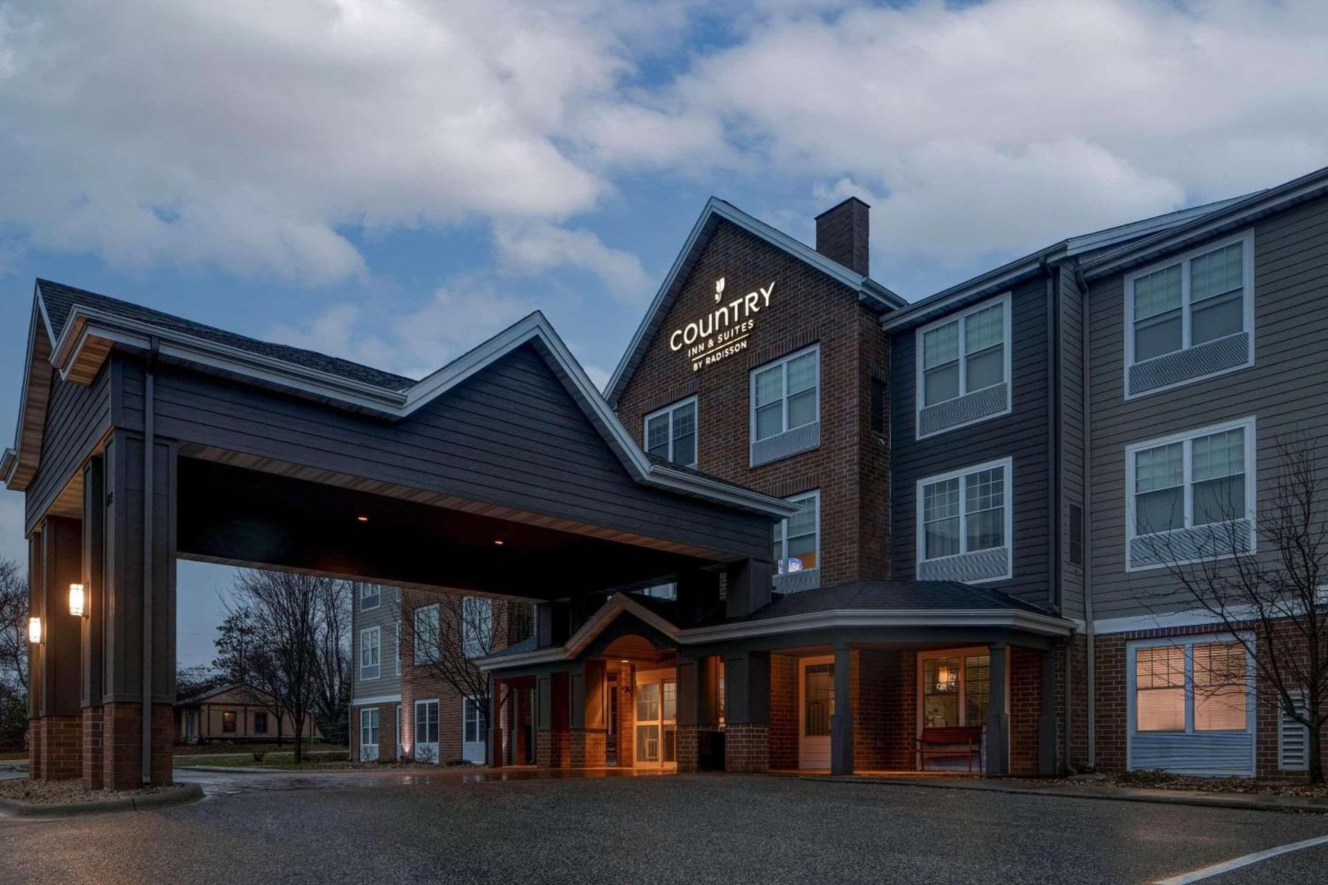 Country Inn & Suites by Radisson, Red Wing, MN featured exterior or lobby in Red Wing, MN — similar hotel