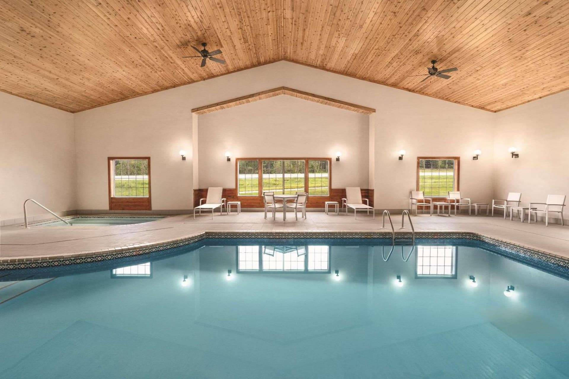 Country Inn & Suites by Radisson, Detroit Lakes, MN interior in Detroit Lakes, MN — gallery photo 2