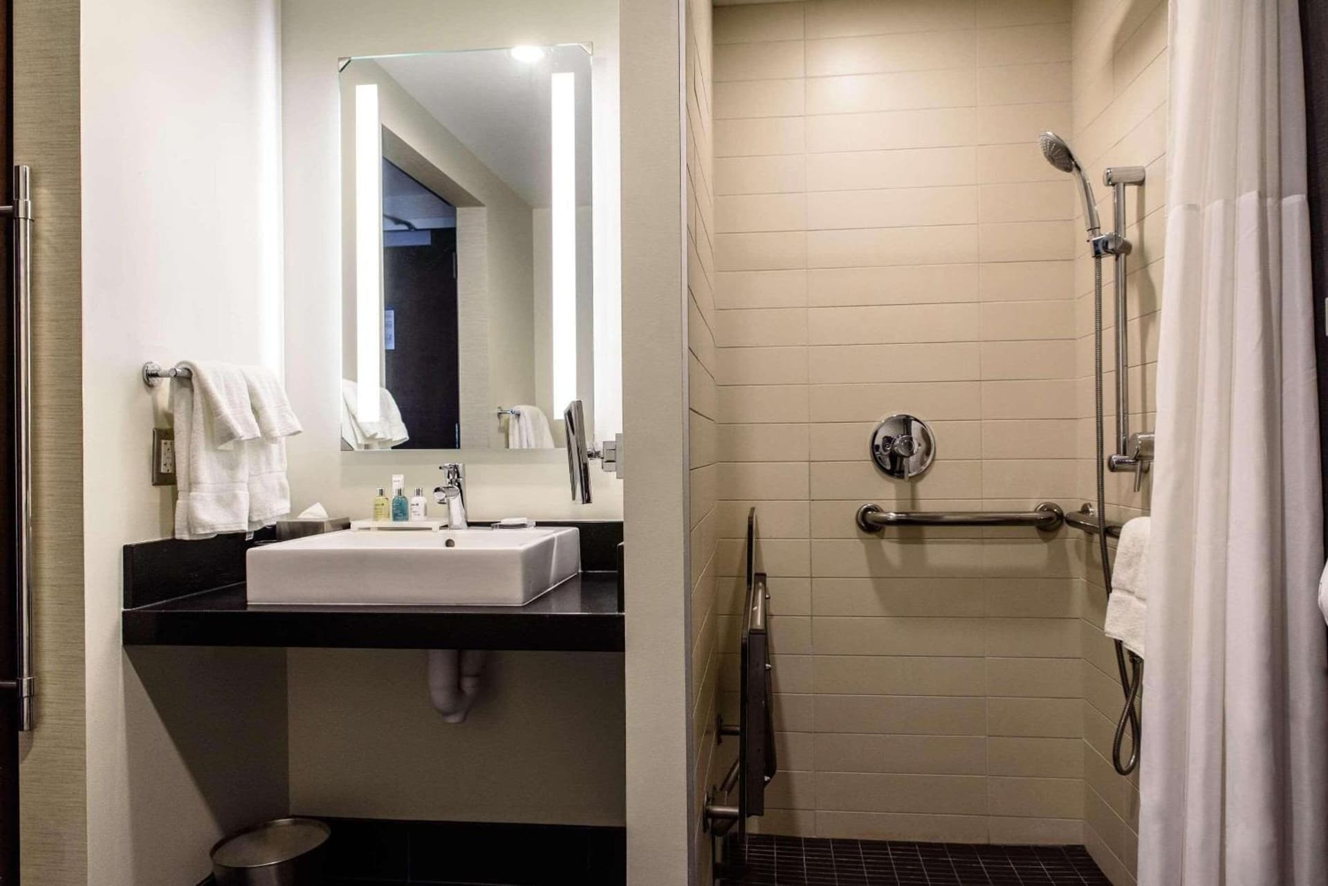 Radisson Blu Mall of America gallery photo in Bloomington, MN — image 161