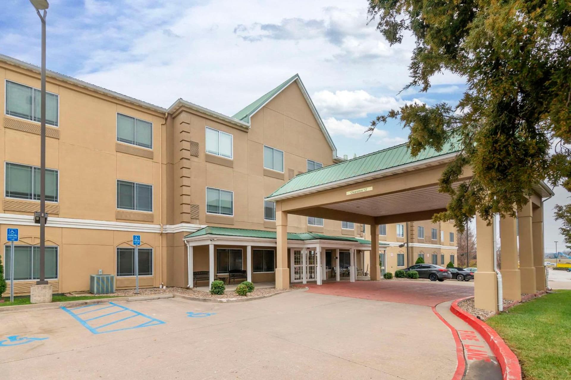 Country Inn & Suites by Radisson, Columbia, MO interior in Columbia, MO — gallery photo 2