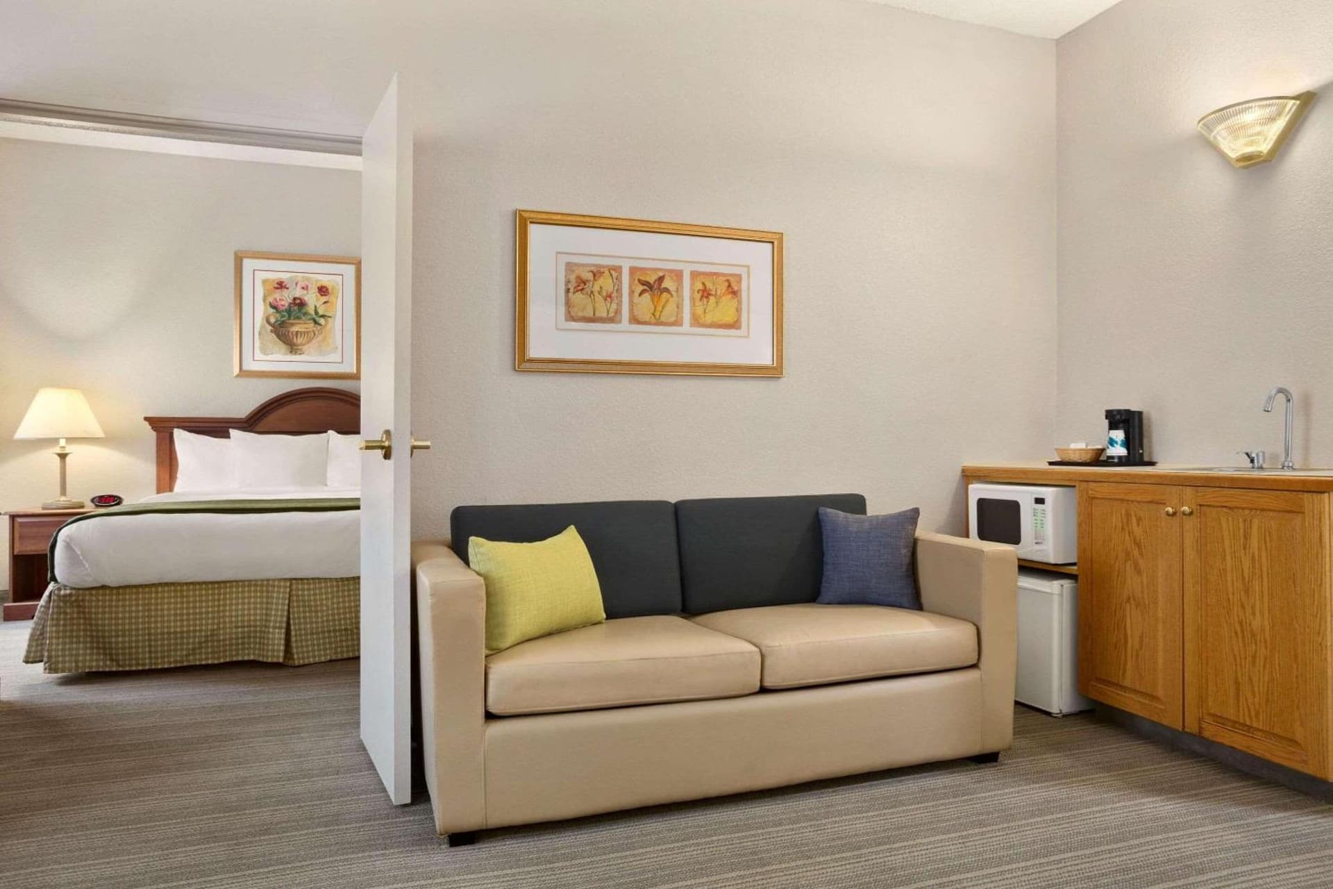 Country Inn & Suites by Radisson, Charlotte University Place, NC gallery photo in Charlotte, NC — image 6