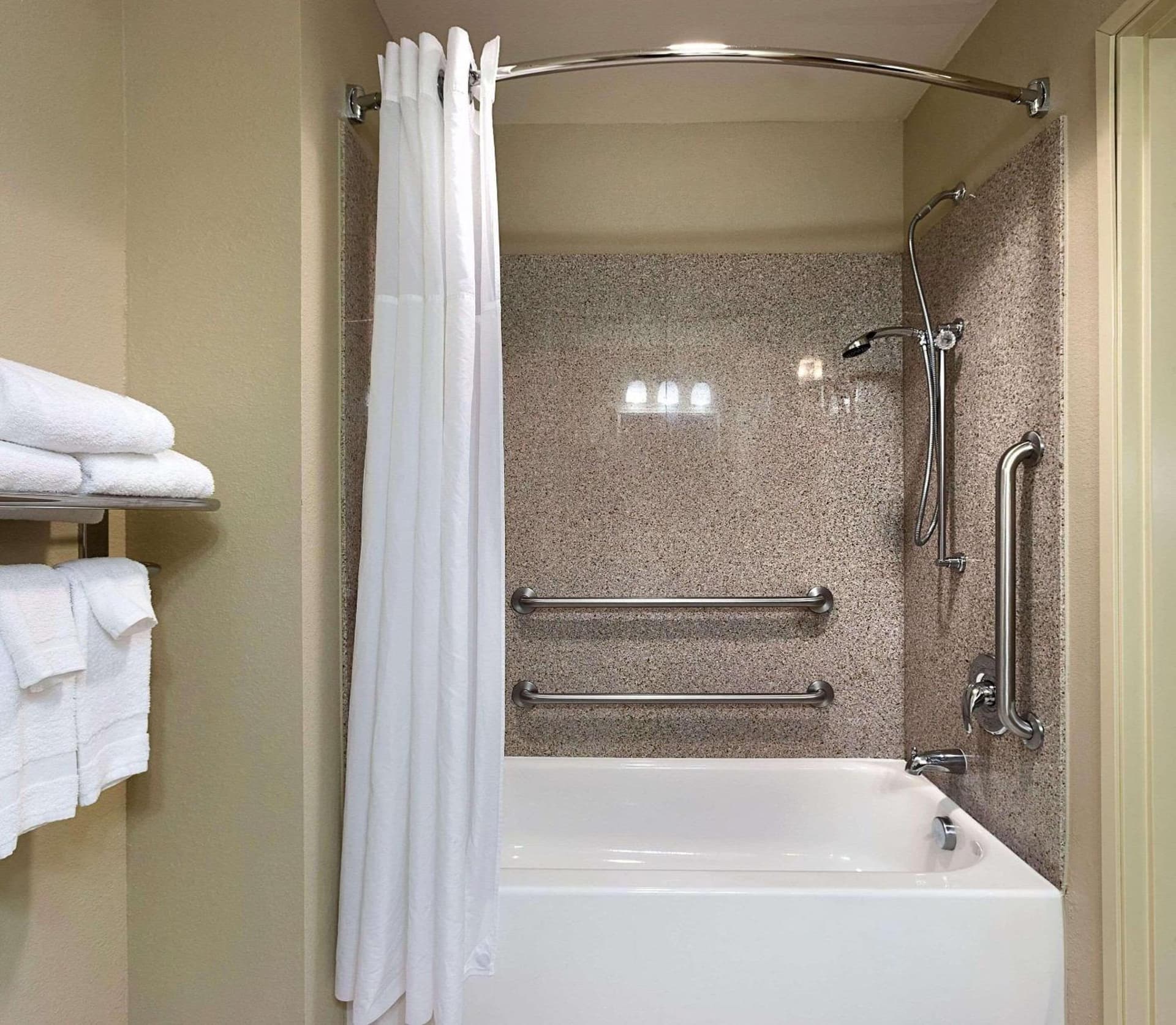 Comfort Inn & Suites Concord - Kannapolis gallery photo in Concord, NC — image 8