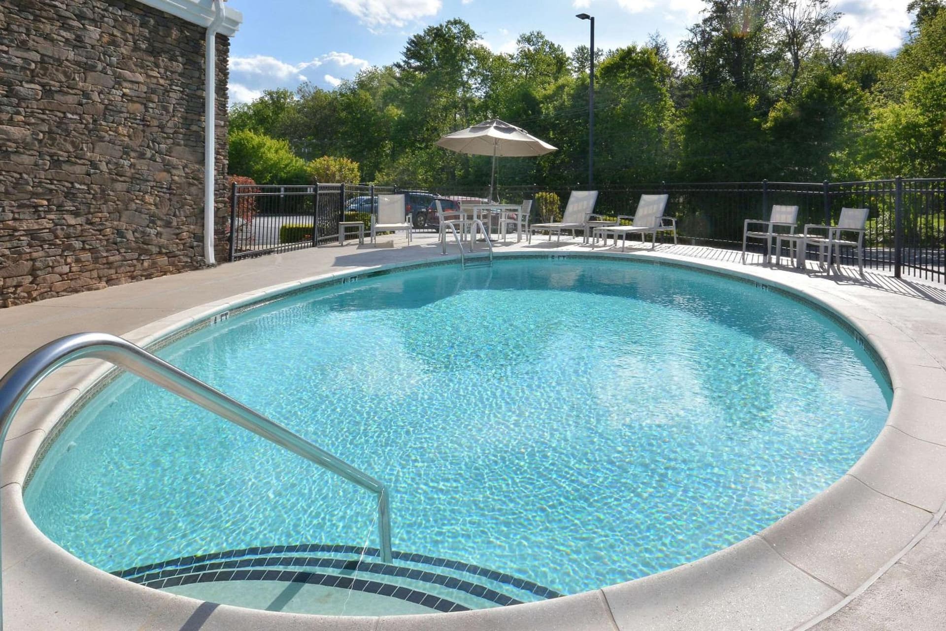 Country Inn & Suites by Radisson, Asheville West near Biltmore gallery photo in Asheville, NC — image 5