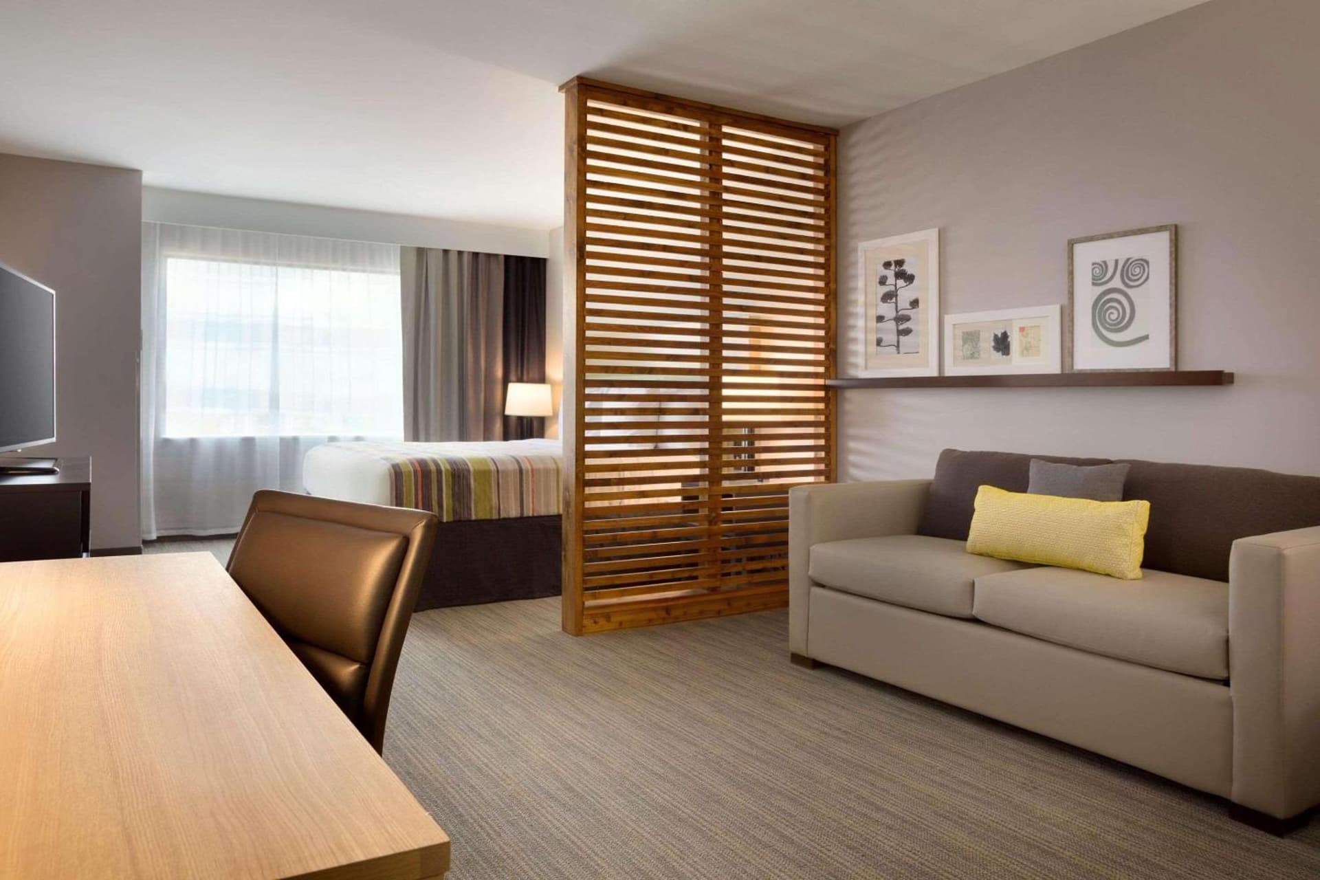 Country Inn & Suites by Radisson Asheville River Arts District gallery photo in Asheville, NC — image 10