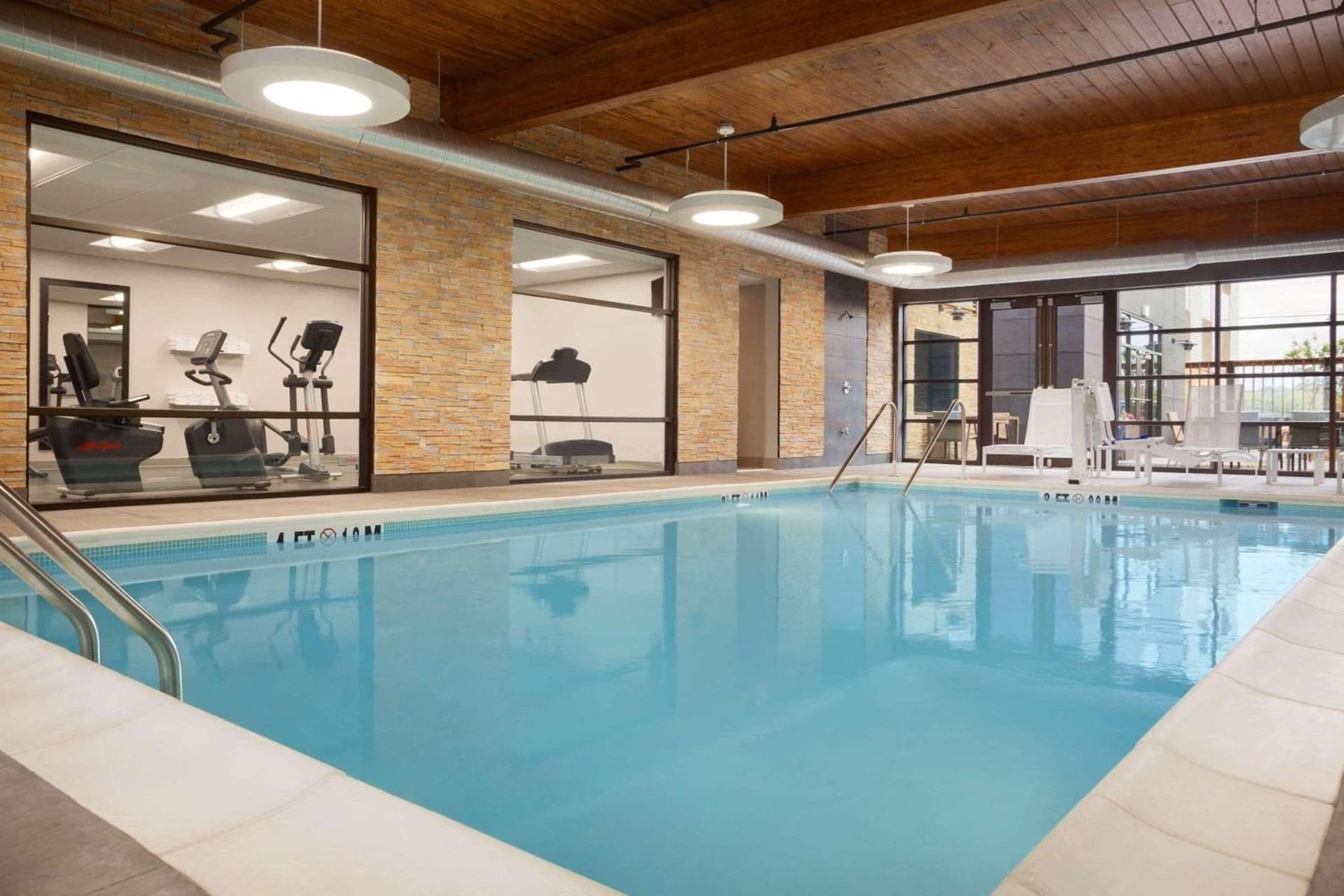 Country Inn & Suites by Radisson Asheville River Arts District gallery photo in Asheville, NC — image 13