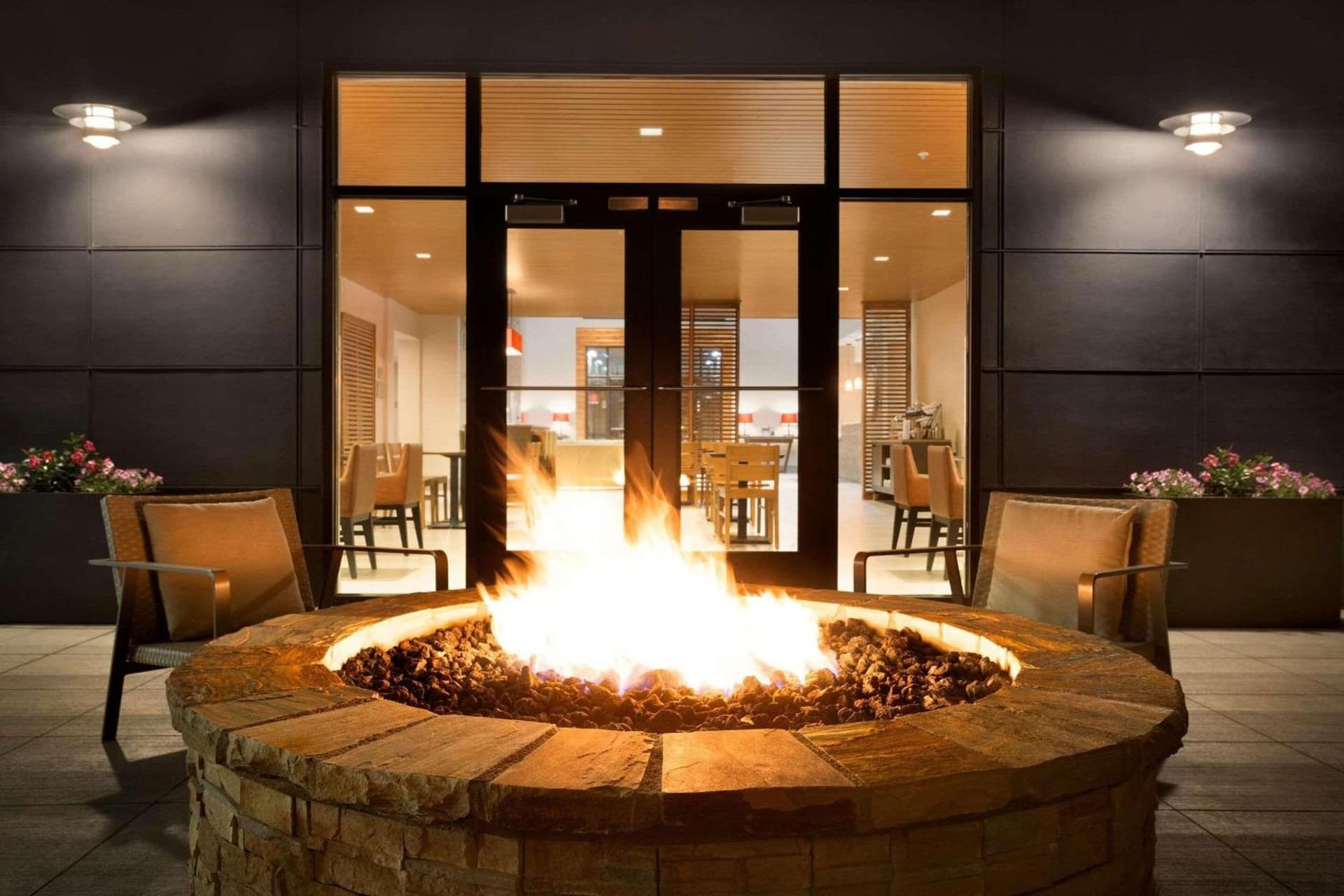 Country Inn & Suites by Radisson Asheville River Arts District gallery photo in Asheville, NC — image 36