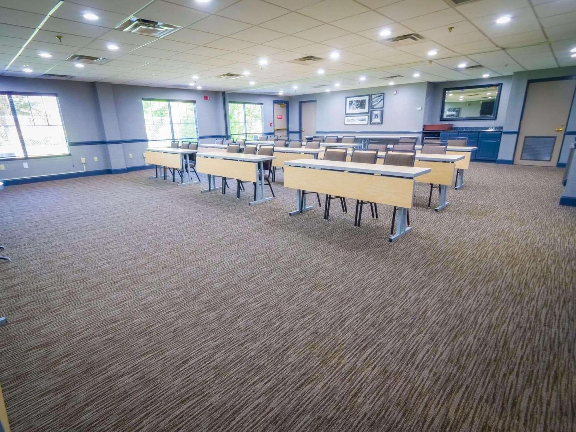 Country Inn & Suites by Radisson, Burlington Elon , NC gallery photo in Burlington, NC — image 37