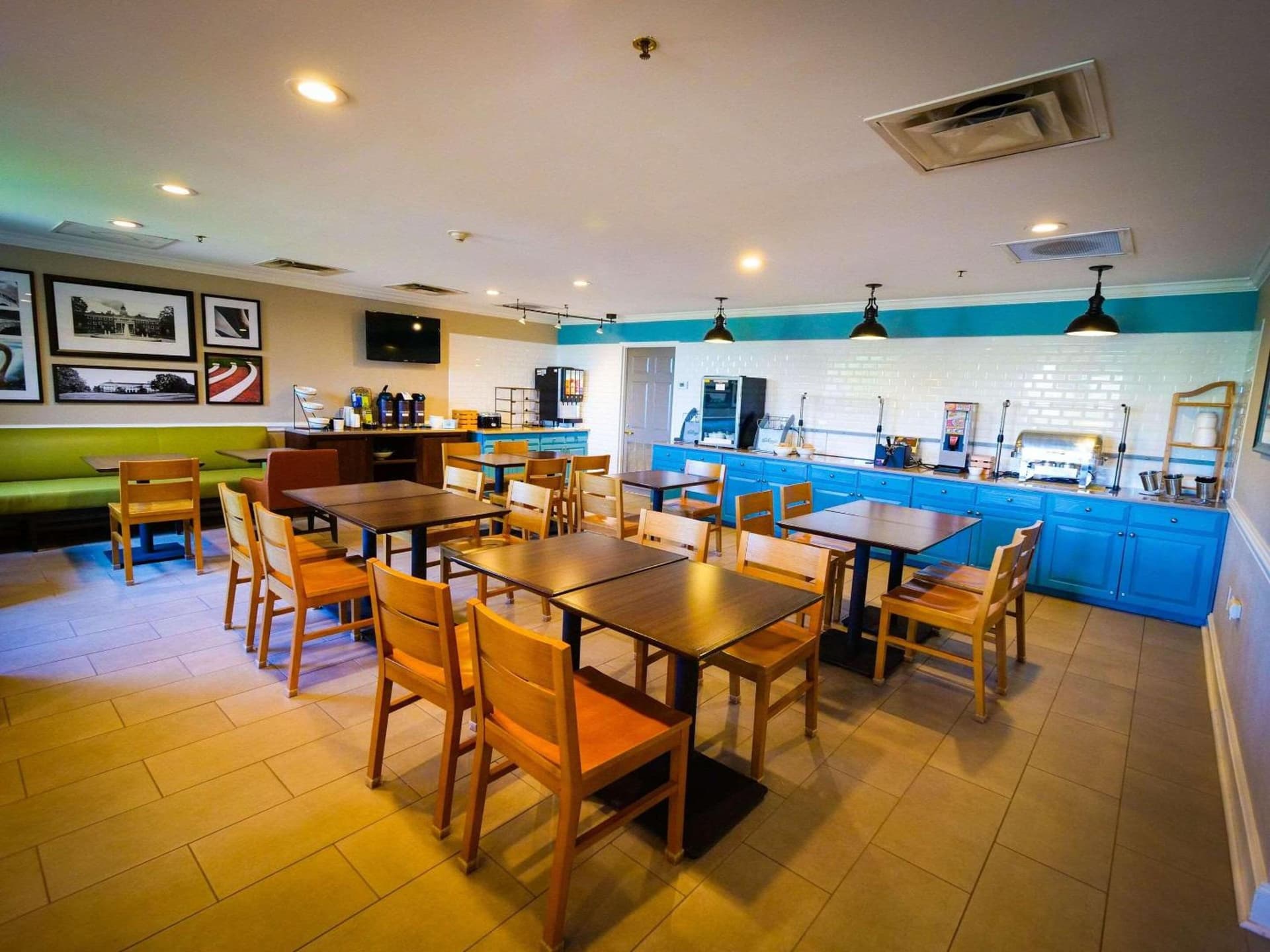 Country Inn & Suites by Radisson, Burlington Elon , NC gallery photo in Burlington, NC — image 25