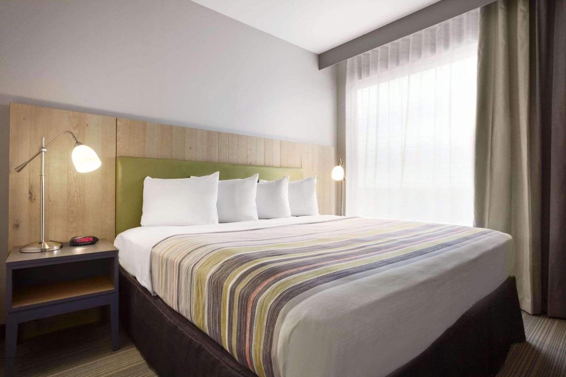 Country Inn & Suites by Radisson Bismarck Waterpark property views in Bismarck, ND — gallery photo 3