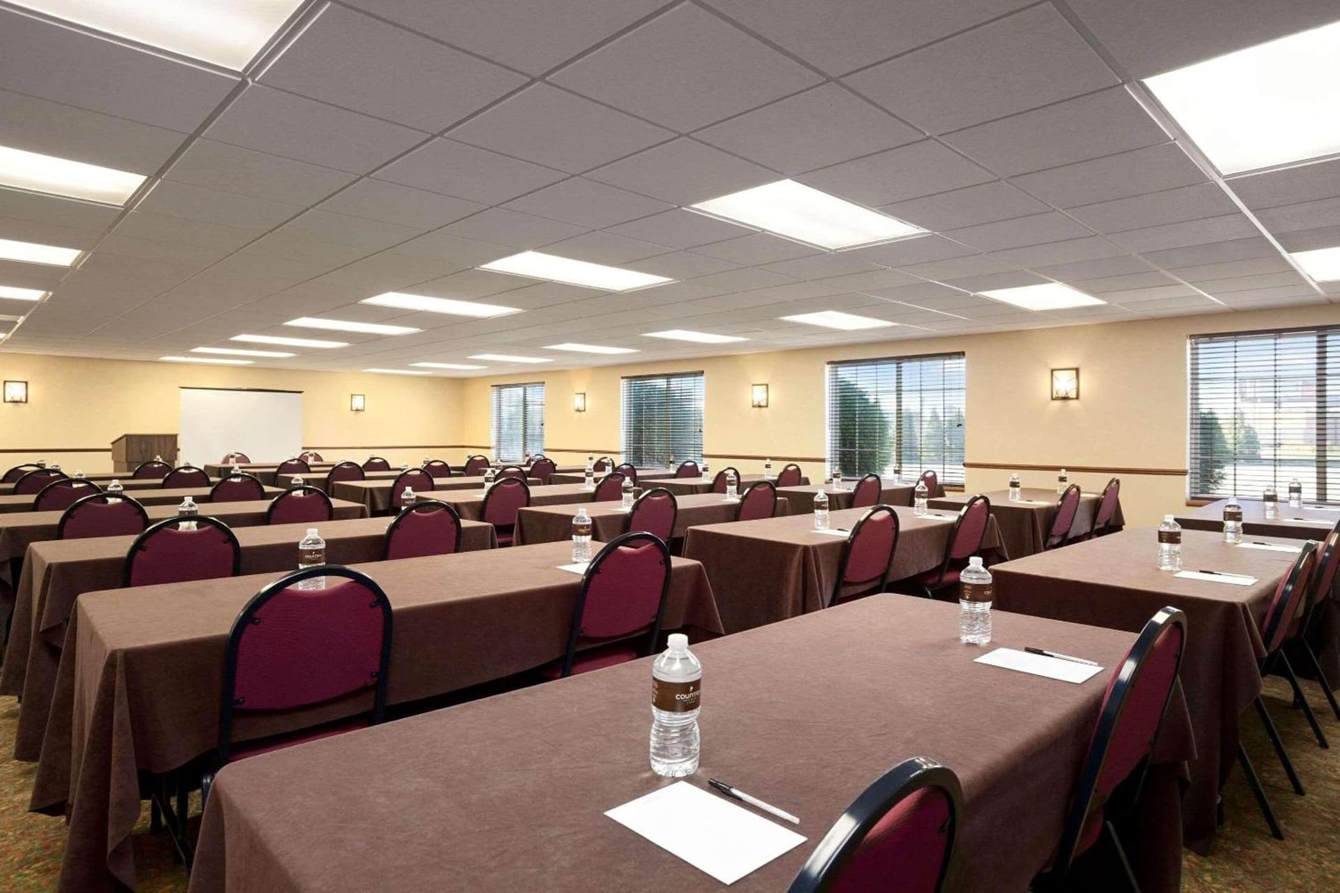 Country Inn & Suites by Radisson Bismarck Waterpark gallery photo in Bismarck, ND — image 22