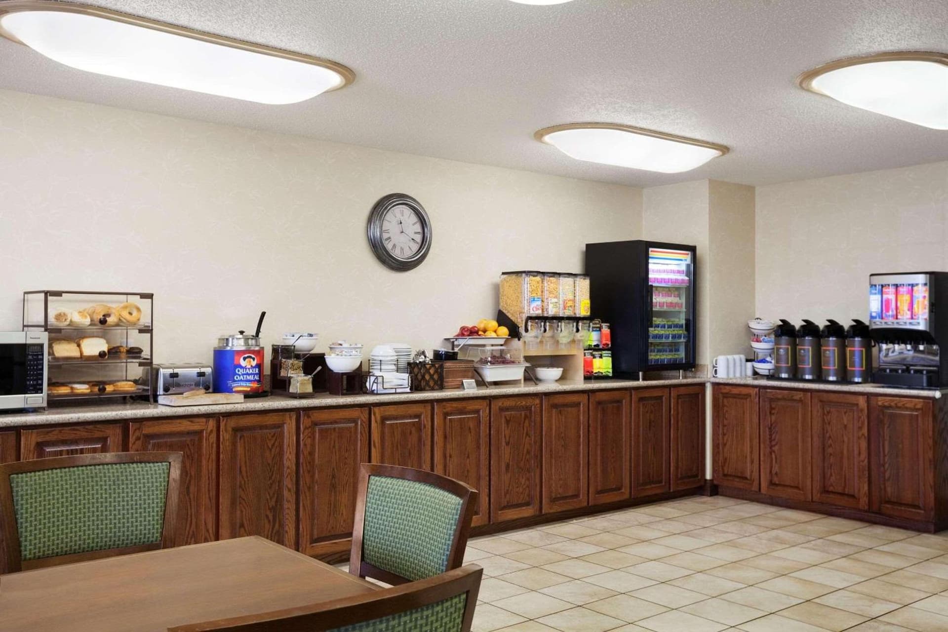 Country Inn & Suites by Radisson Bismarck Waterpark gallery photo in Bismarck, ND — image 38