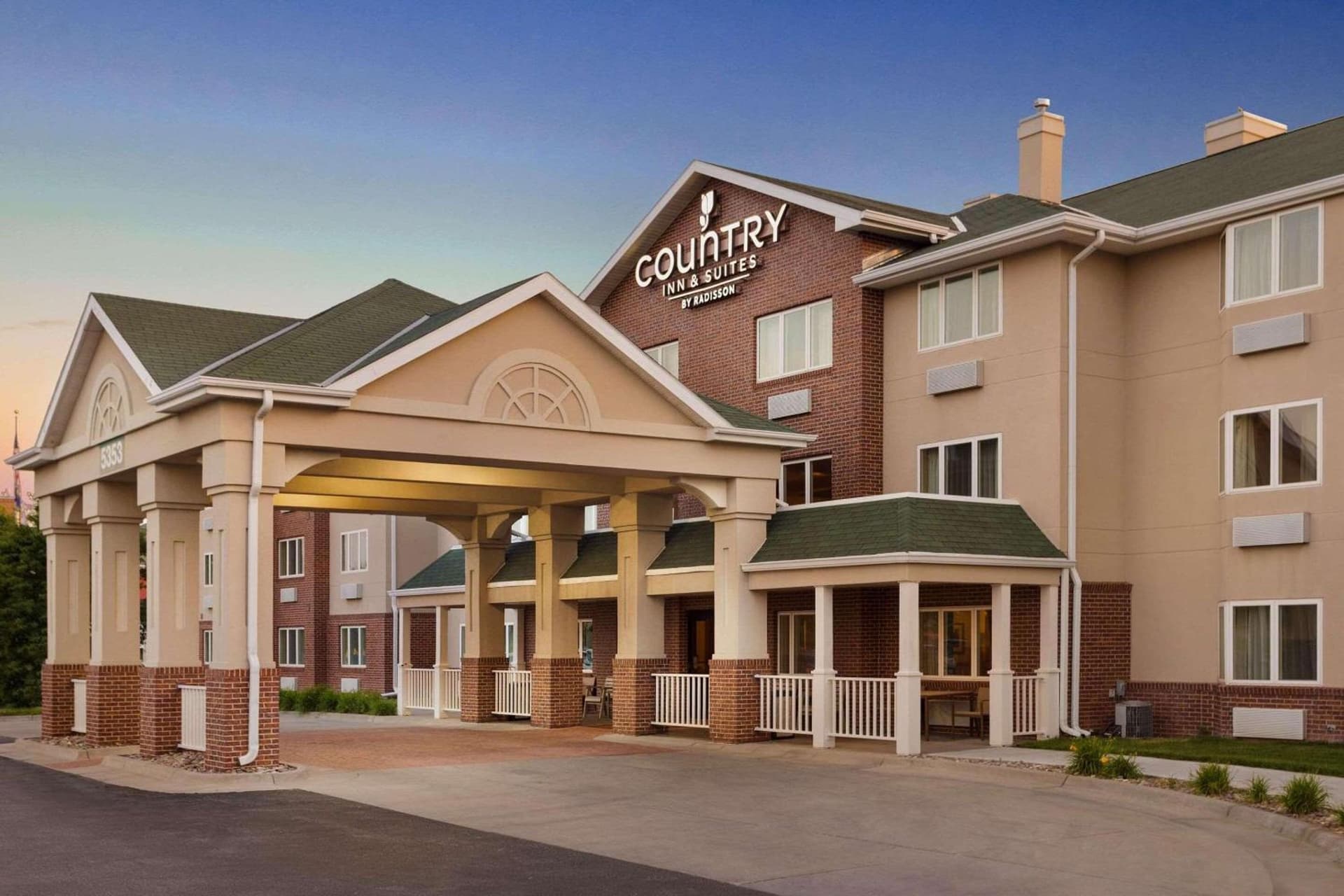 Country Inn & Suites by Radisson, Lincoln North Hotel and Conference Center, NE featured exterior or lobby in Lincoln, NE — similar hotel