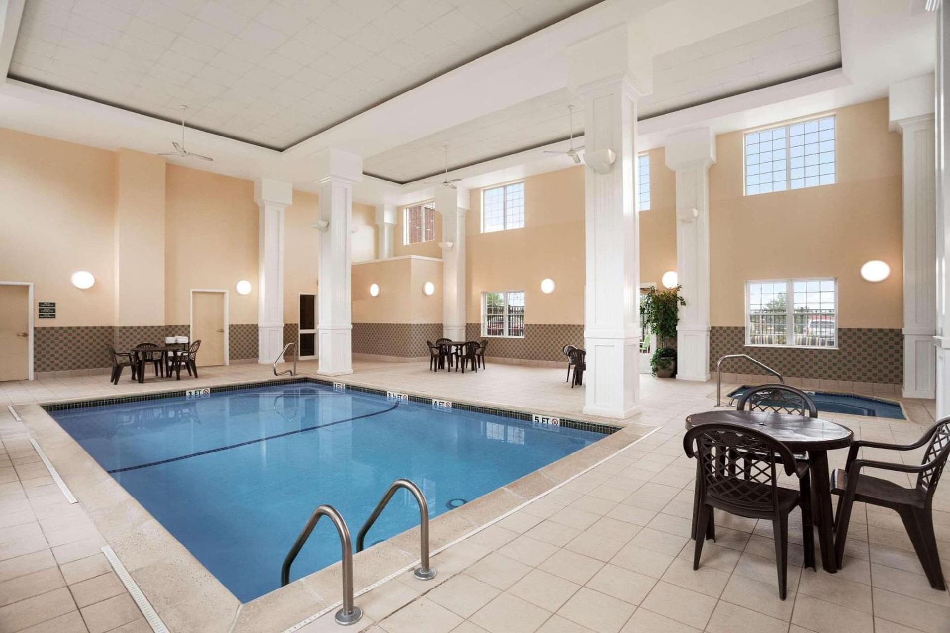 Four Points by Sheraton Bedford Manchester Airport gallery photo in Bedford — image 5