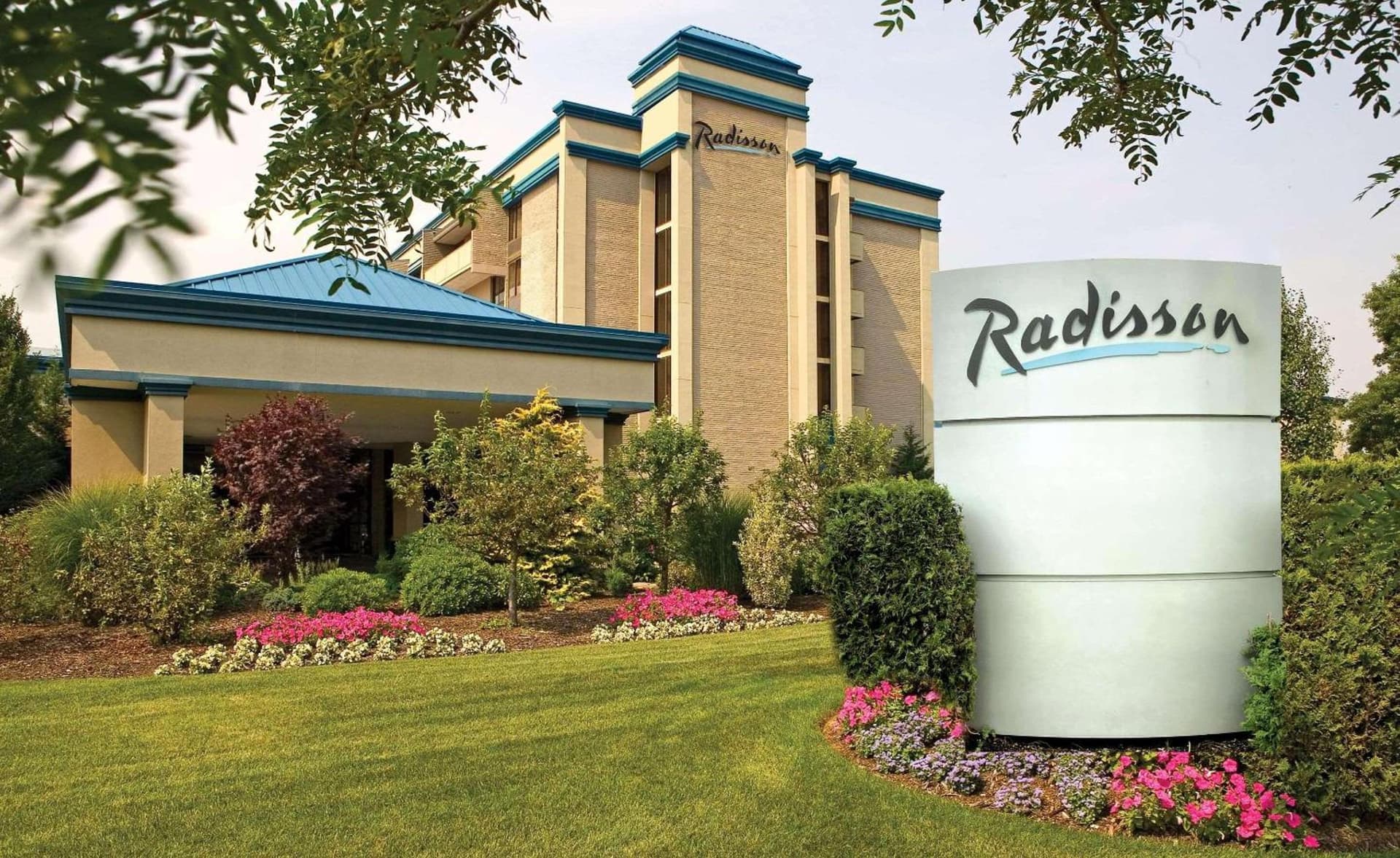 Radisson Hotel Hauppauge-Long Island featured exterior or lobby in Hauppauge, NY — similar hotel