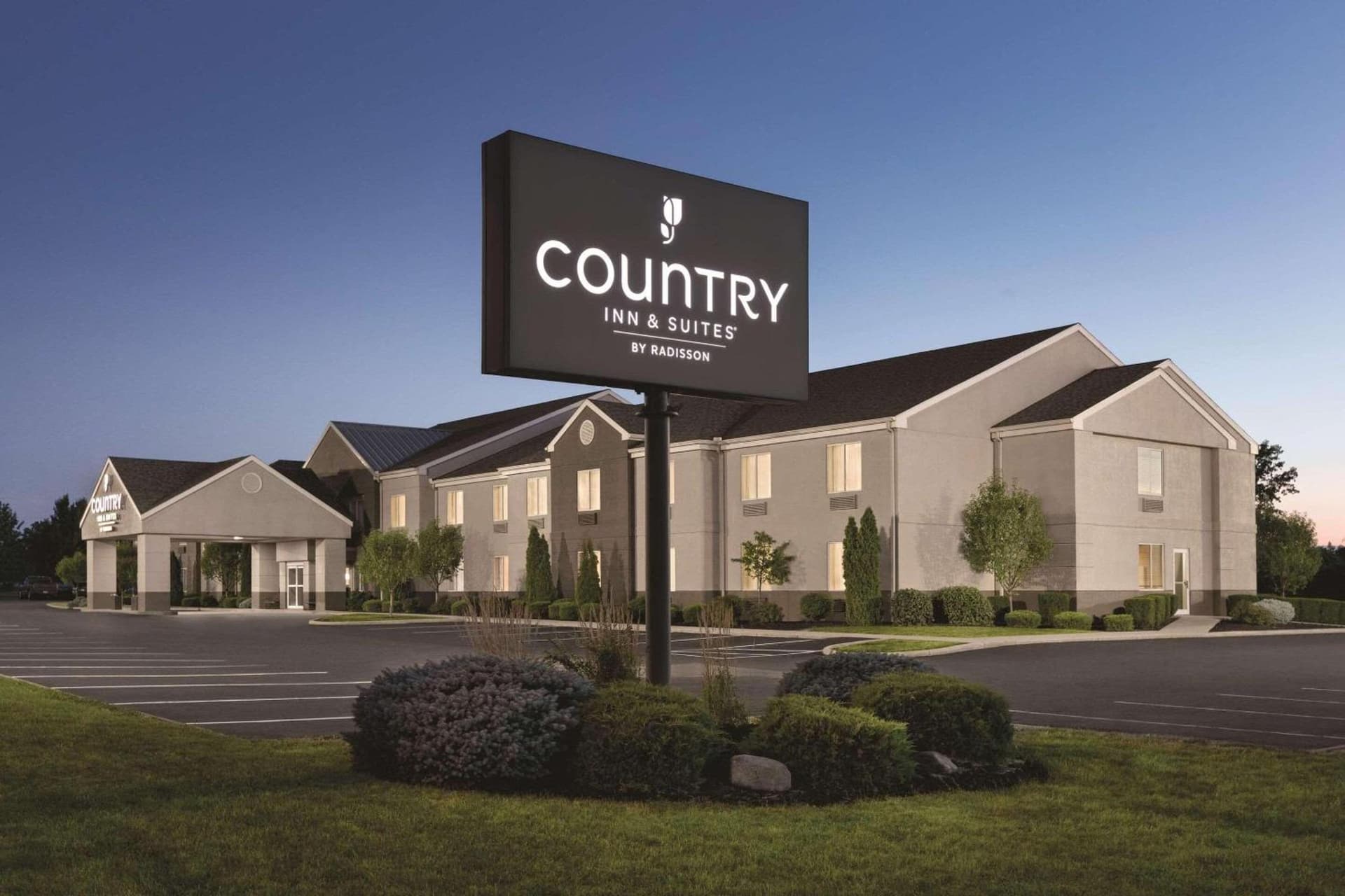 Country Inn & Suites by Radisson, Port Clinton, OH featured exterior or lobby in Port Clinton, OH — similar hotel