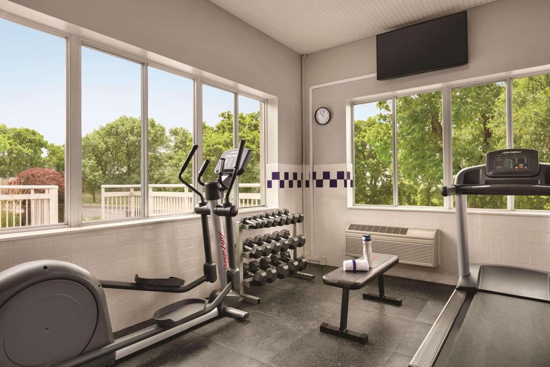 Country Inn & Suites by Radisson, Port Clinton, OH gallery photo in Port Clinton, OH — image 8