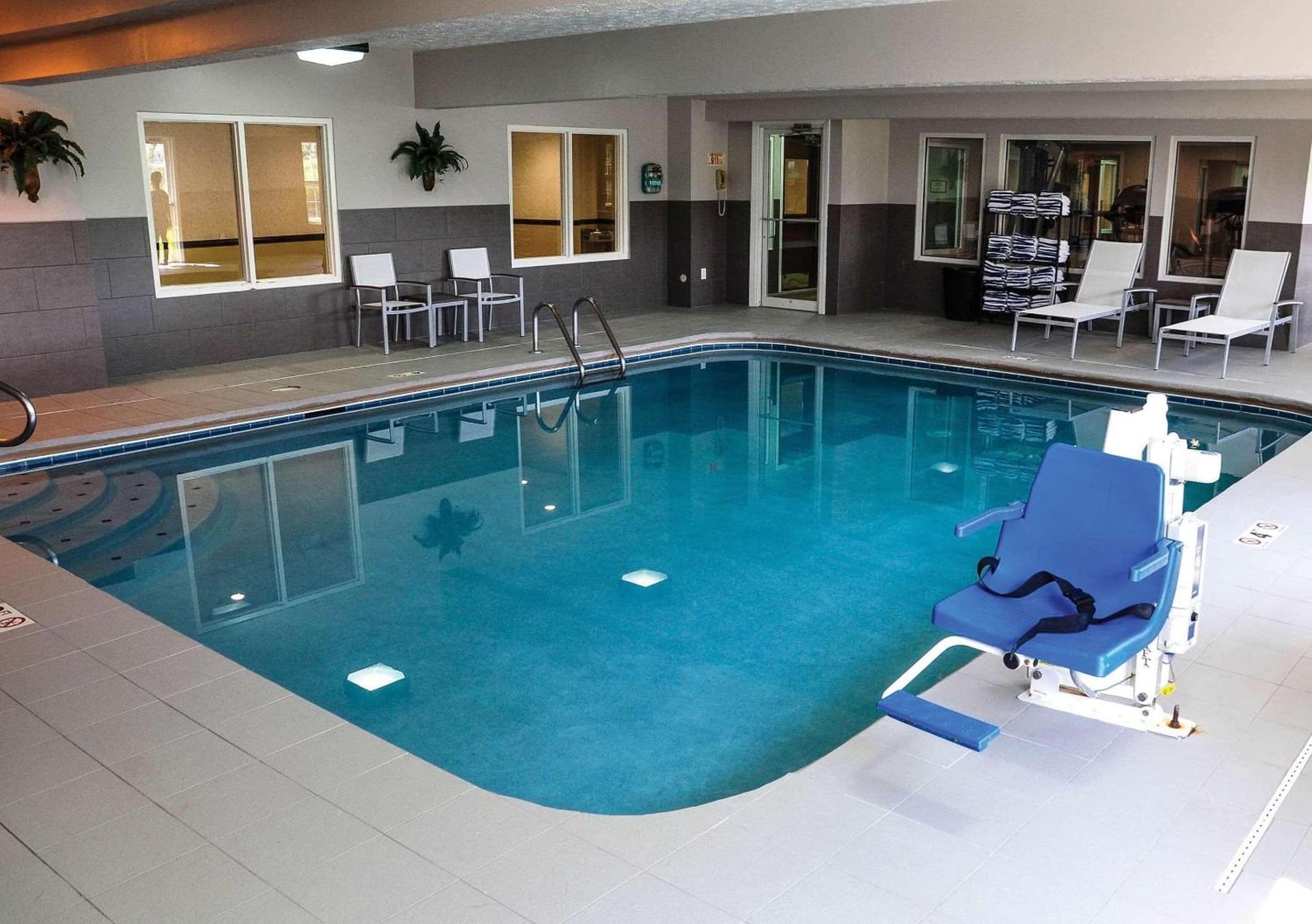 Country Inn & Suites by Radisson, Beavercreek-Dayton gallery photo in Fairborn, OH — image 57