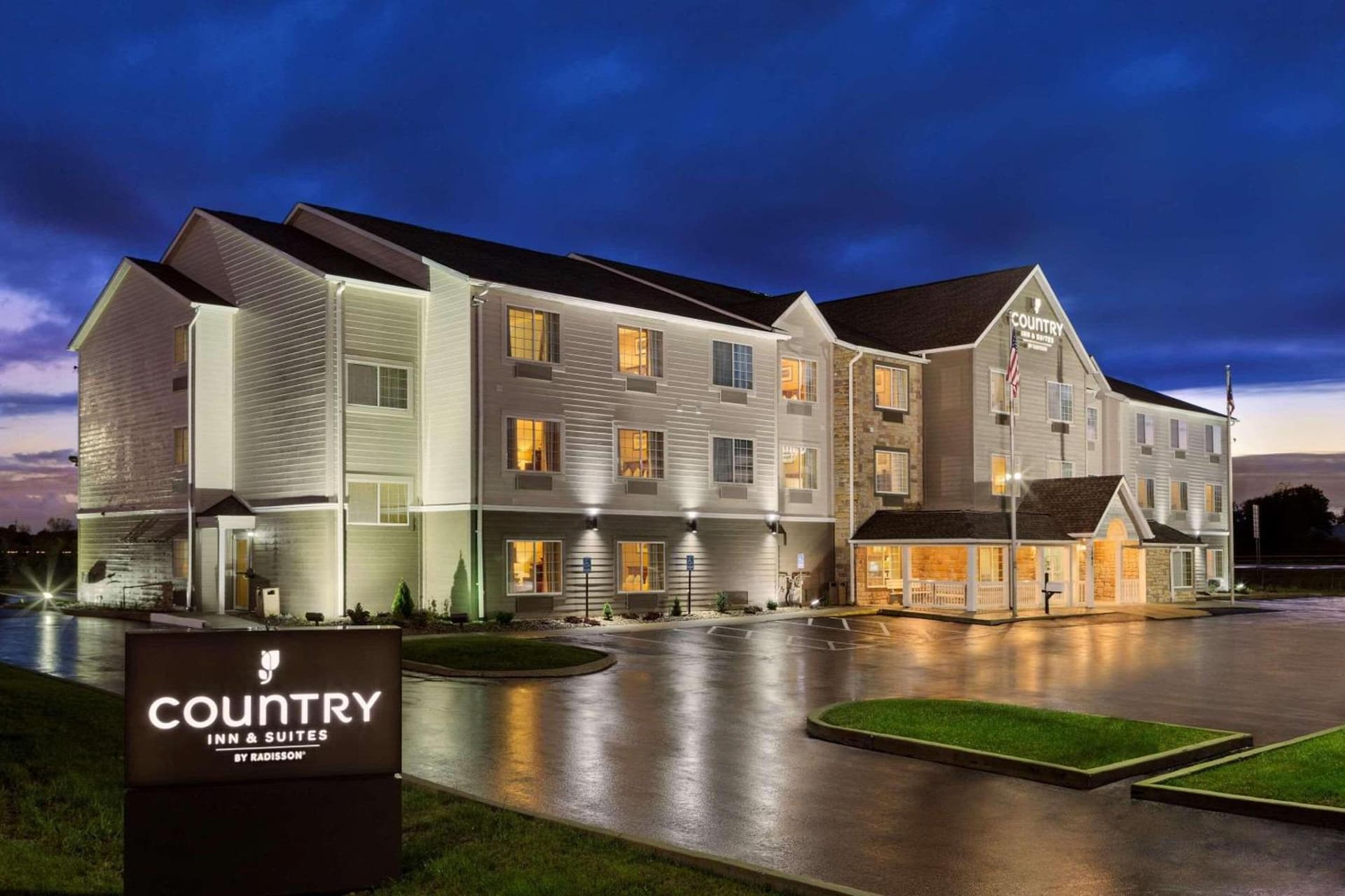 Country Inn & Suites by Radisson, Marion, OH featured exterior or lobby in Marion, OH — similar hotel