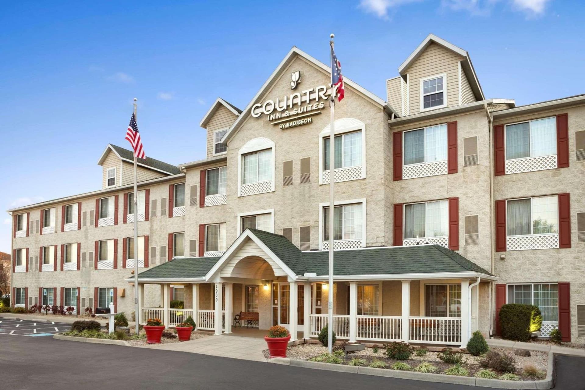 Country Inn & Suites by Radisson, Columbus Airport, OH featured exterior or lobby in Columbus, OH — similar hotel