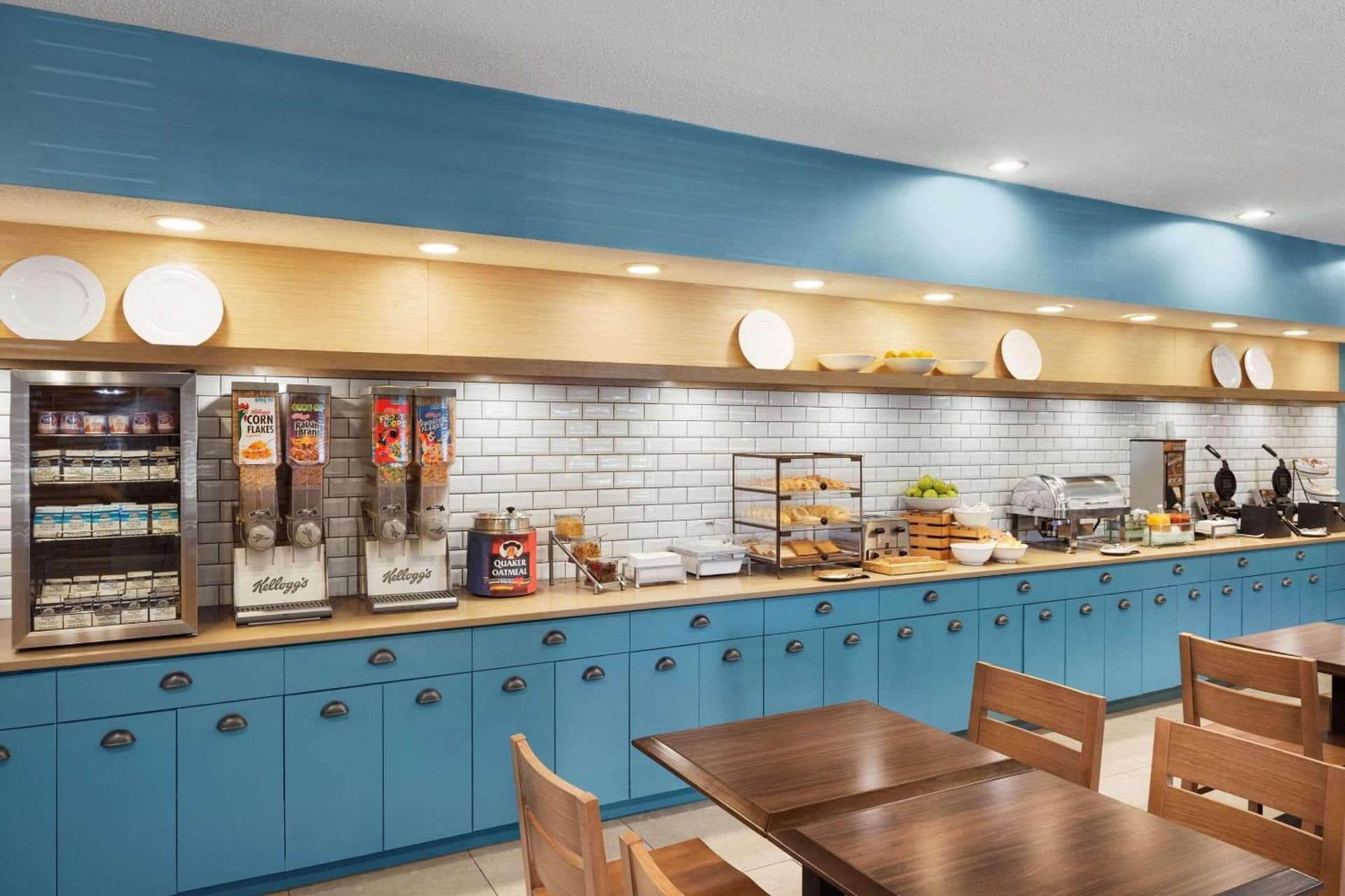 Country Inn & Suites by Radisson, Columbus Airport, OH interior in Columbus, OH — gallery photo 2