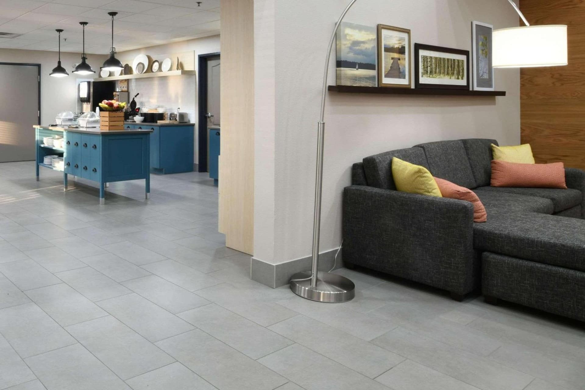 Country Inn & Suites by Radisson, Oklahoma City Airport, OK interior in Oklahoma City, OK — gallery photo 2