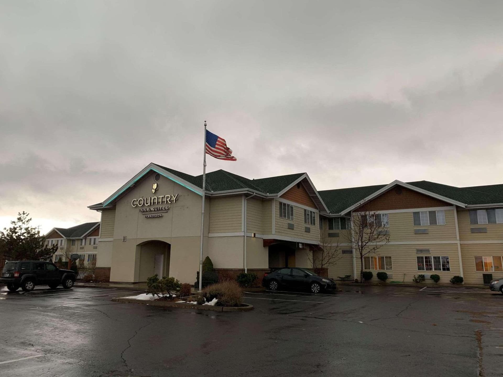 Country Inn & Suites by Radisson, Bend, OR featured exterior or lobby in Bend, OR — similar hotel