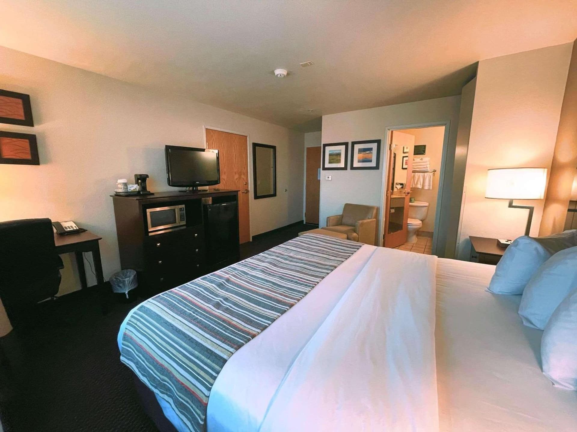 Country Inn & Suites by Radisson, Bend, OR gallery photo in Bend, OR — image 5