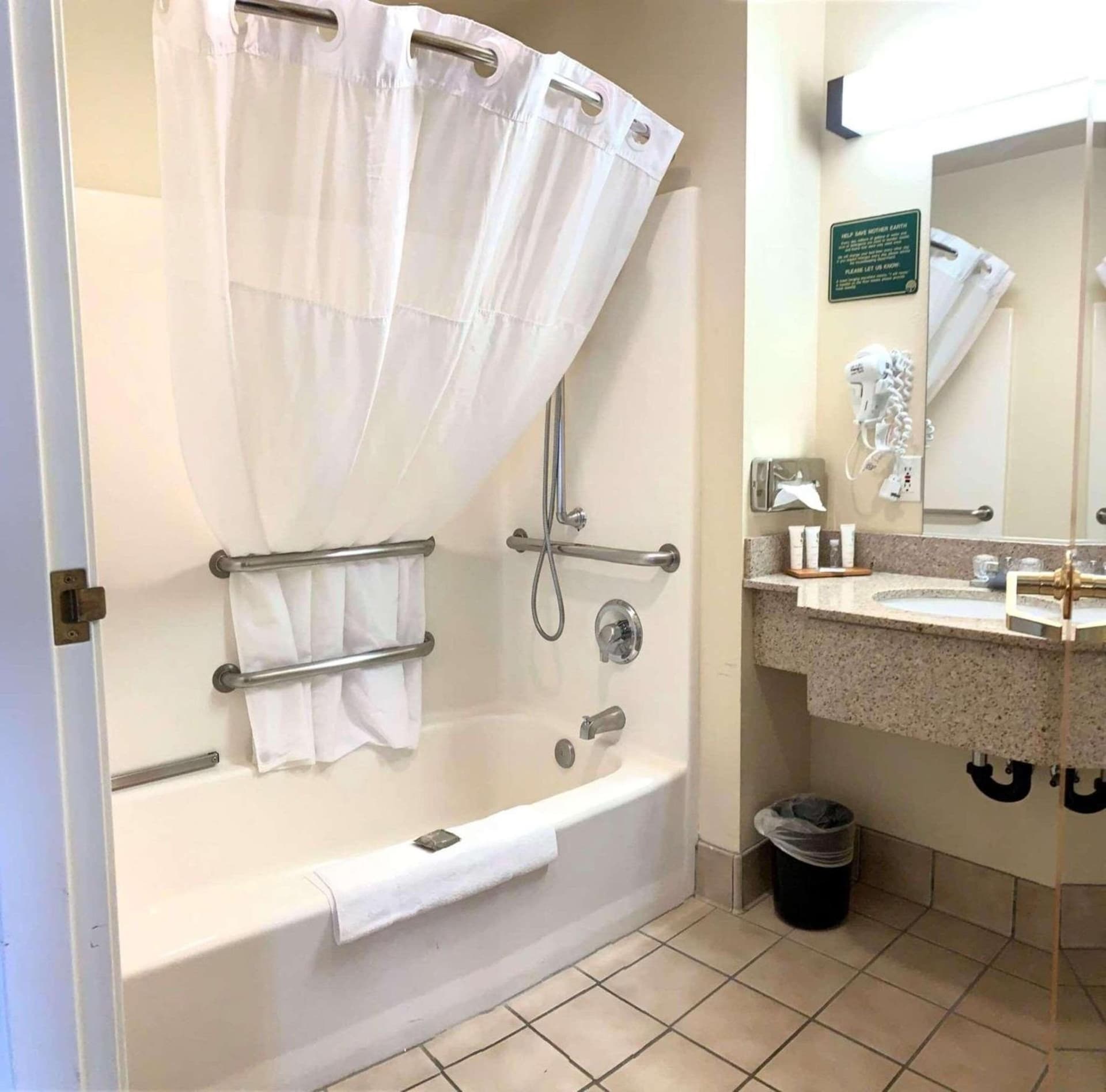 Country Inn & Suites by Radisson, Bend, OR gallery photo in Bend, OR — image 33