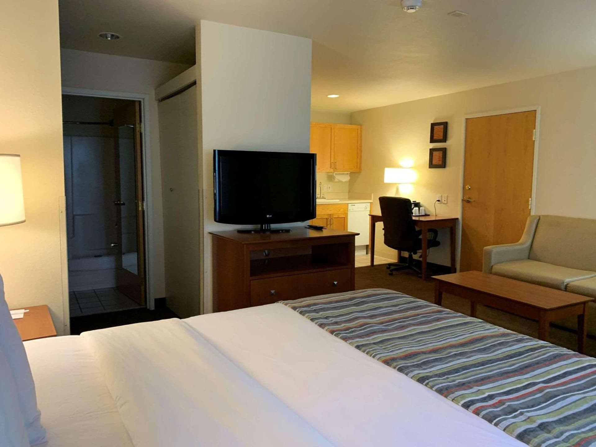 Country Inn & Suites by Radisson, Bend, OR gallery photo in Bend, OR — image 39