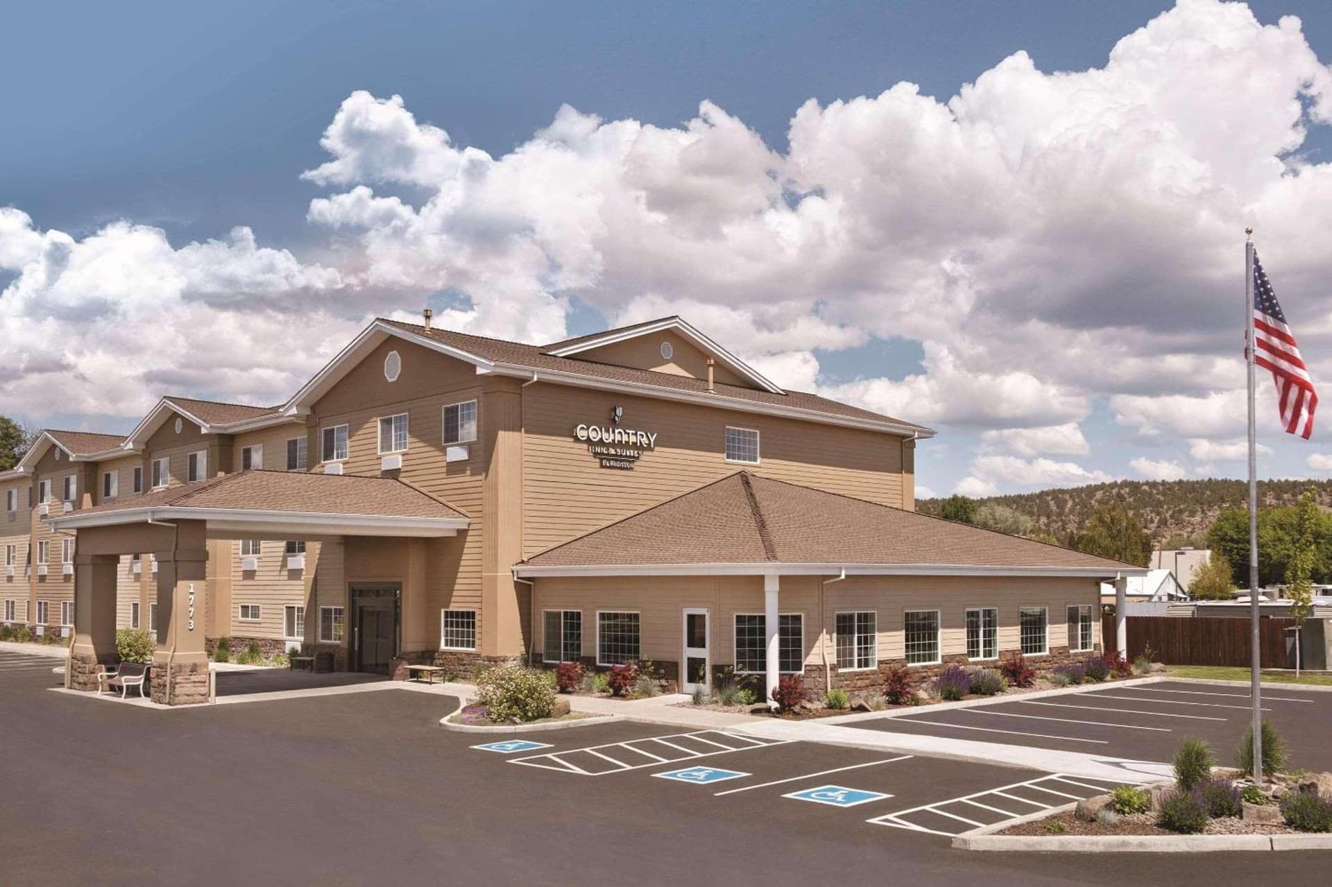 Country Inn & Suites by Radisson, Prineville, OR interior in Prineville, OR — gallery photo 2