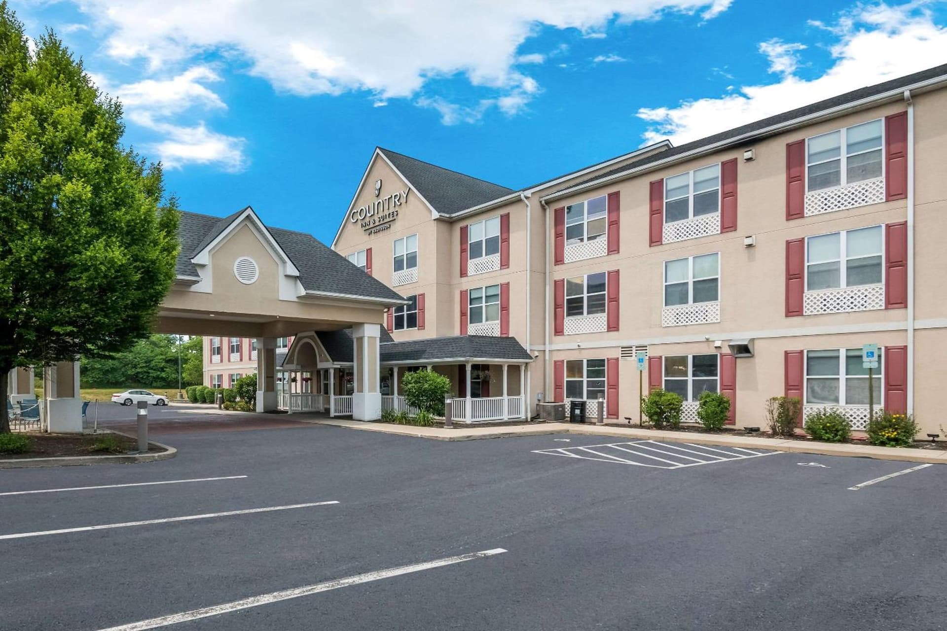 Country Inn & Suites by Radisson, Harrisburg Northeast - Hershey interior in Harrisburg, PA — gallery photo 2